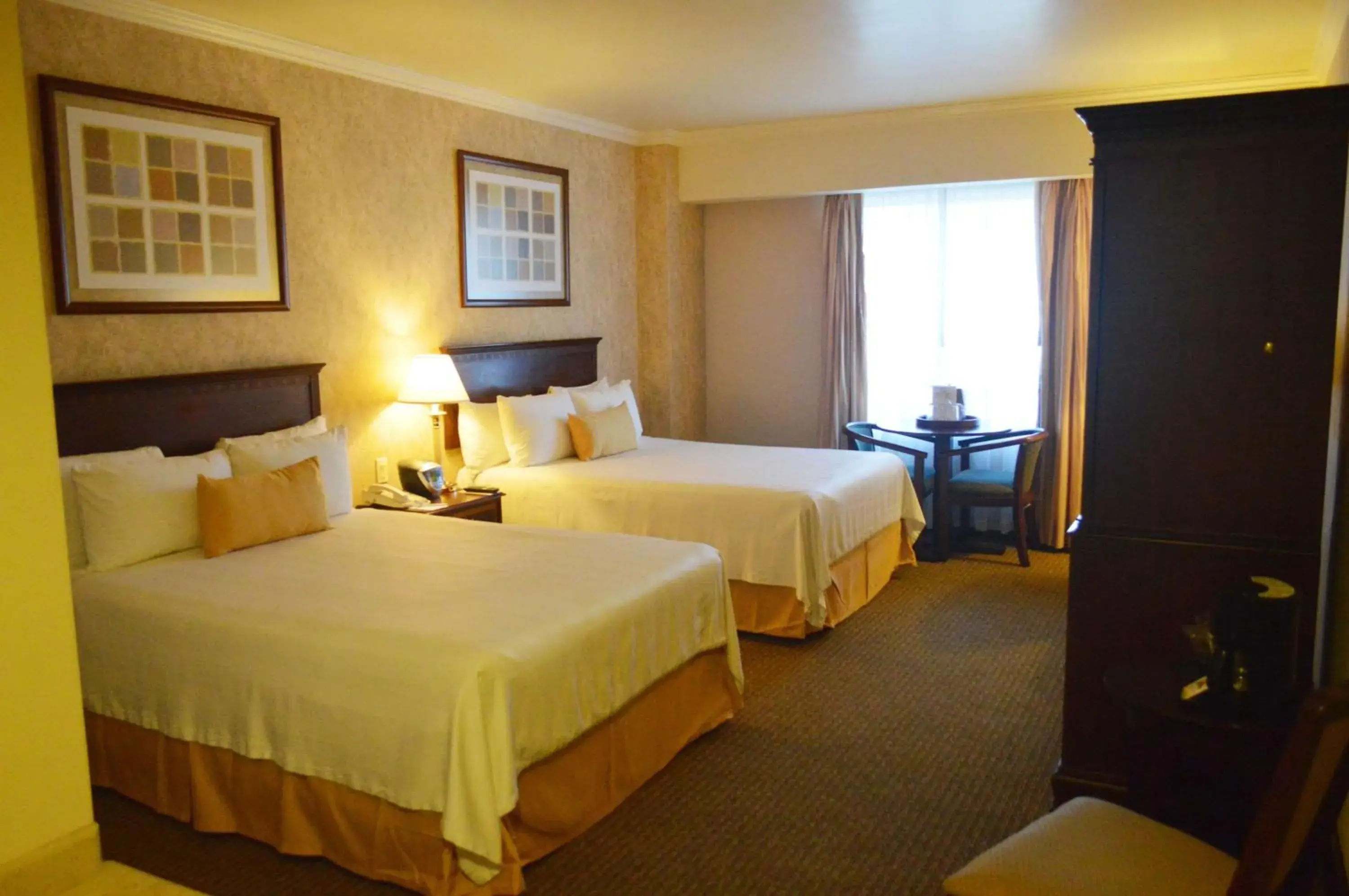 Photo of the whole room, Bed in Best Western PLUS Nuevo Laredo Inn & Suites Photo of the whole room, Bed in Best Western PLUS Nuevo Laredo Inn & Suites