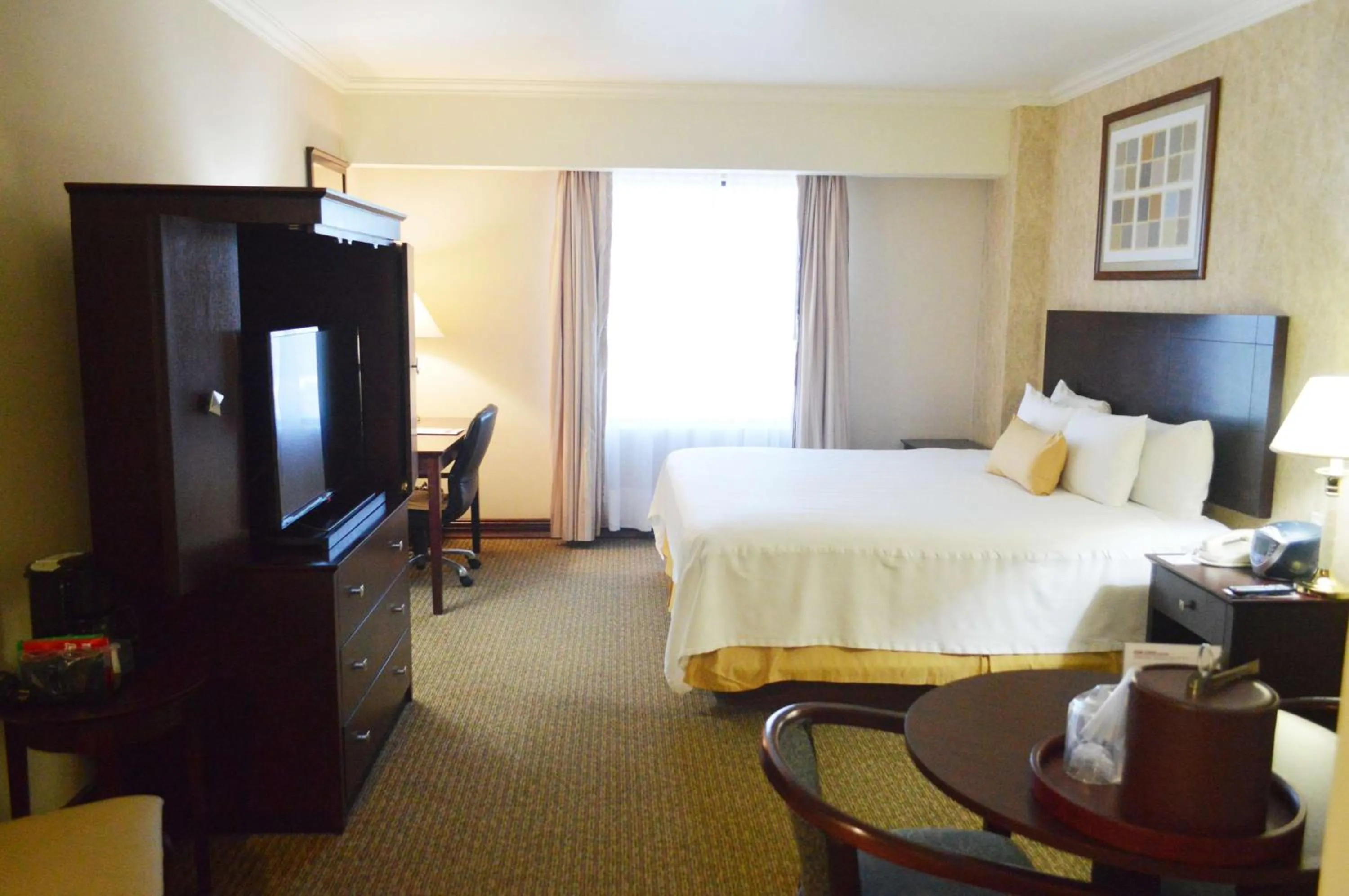 Photo of the whole room, Bed in Best Western PLUS Nuevo Laredo Inn & Suites