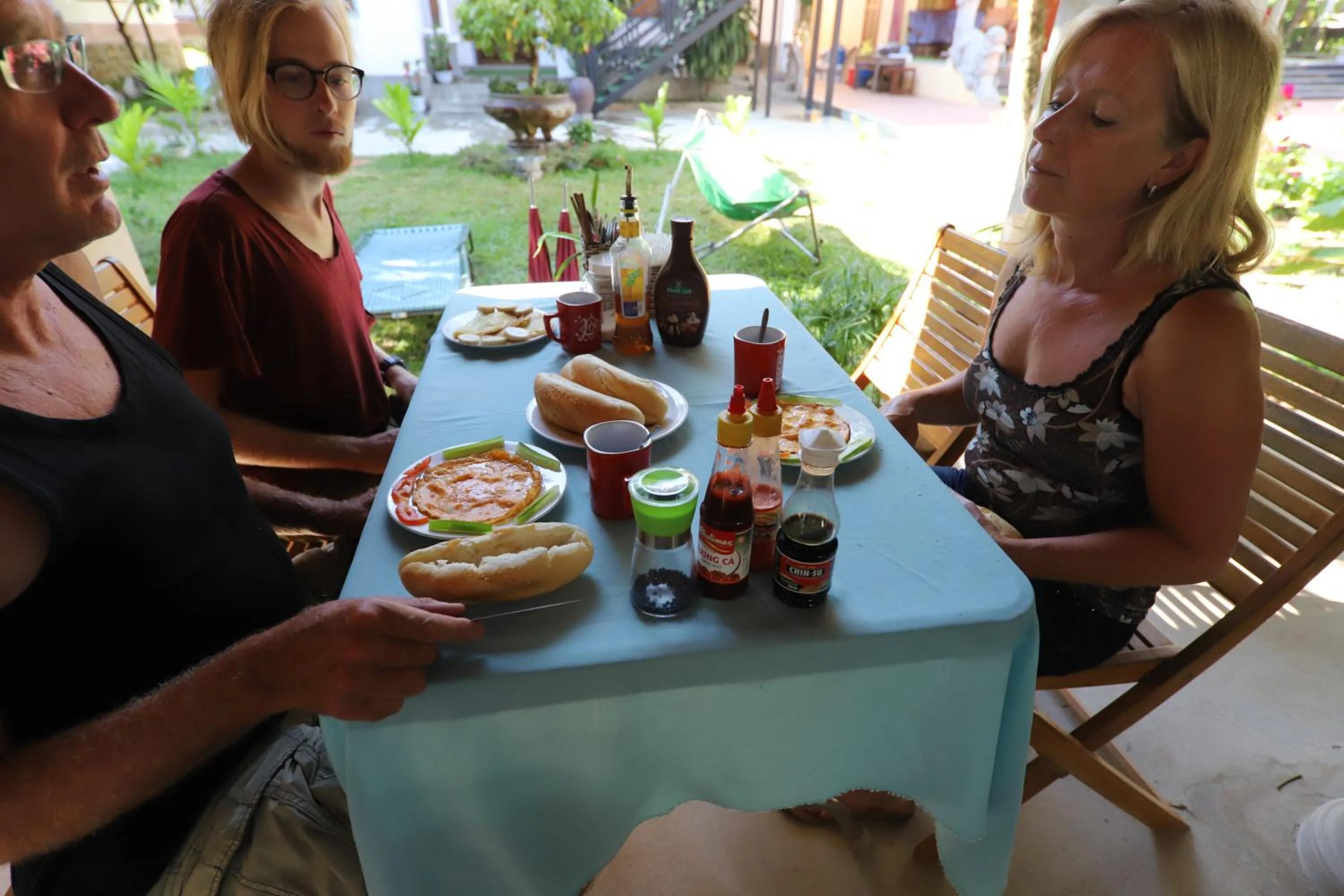 Restaurant/places to eat in Tropical Valley Homestay - Villas