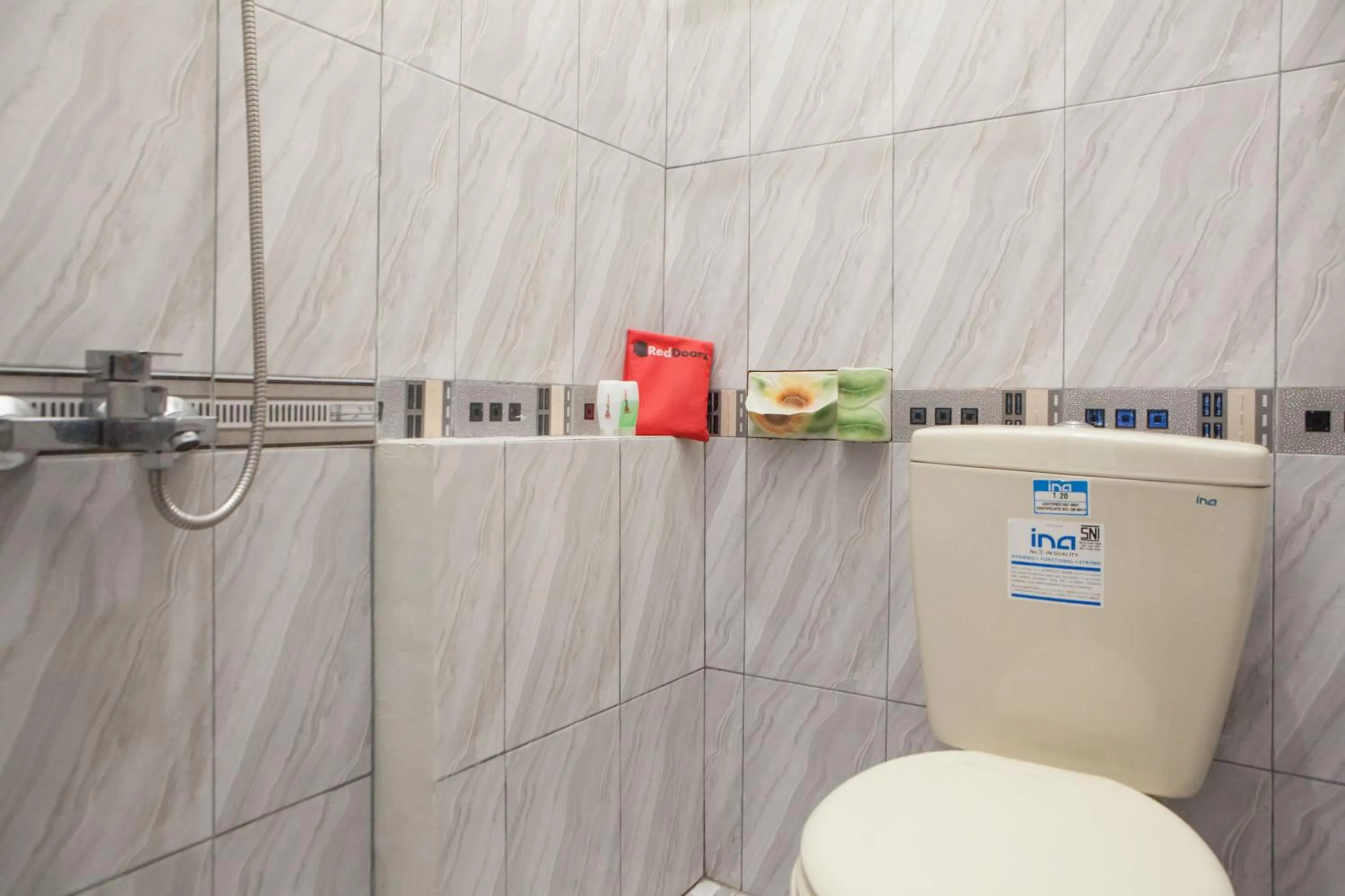 Bathroom in RedDoorz near Banyuwangi Baru Station