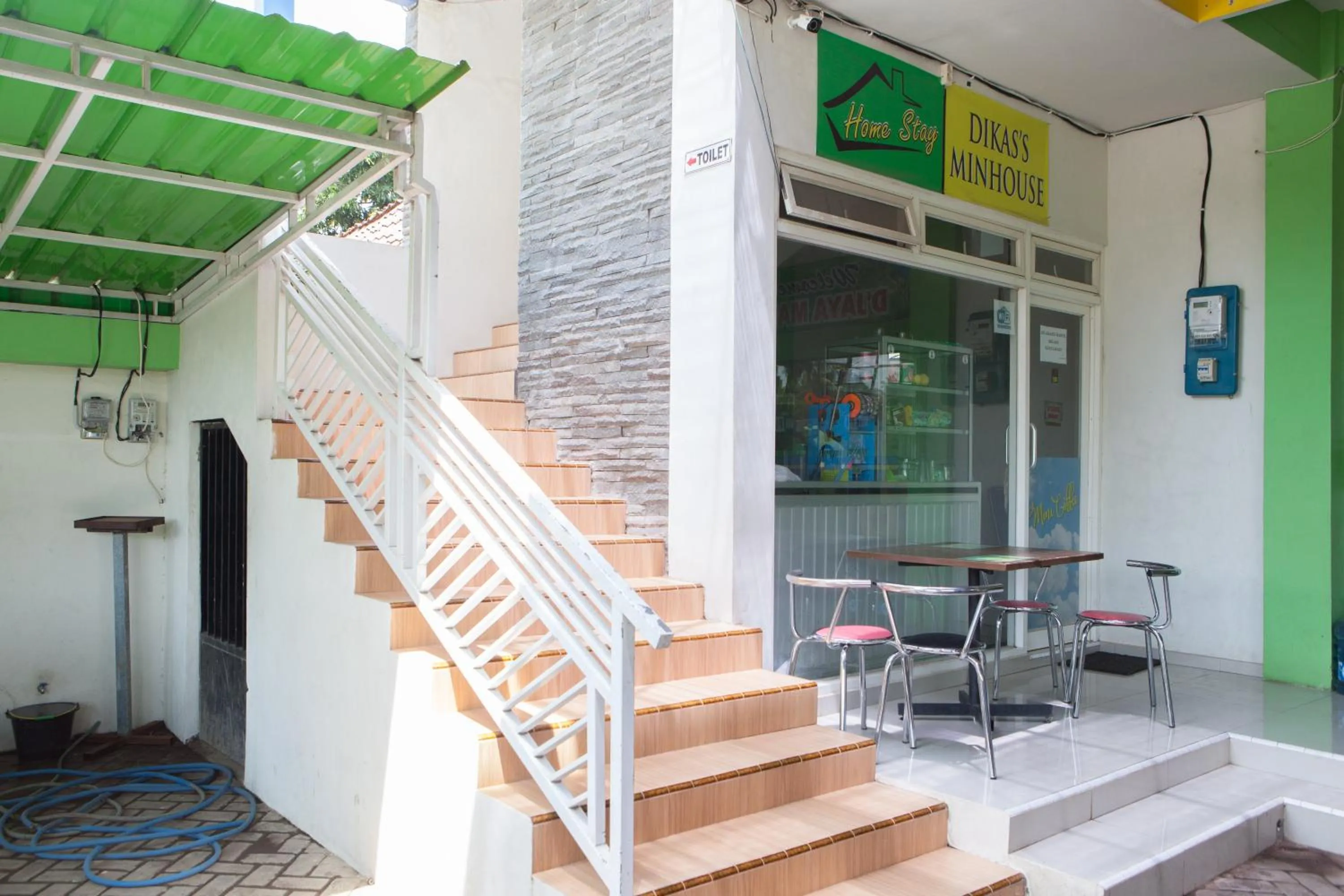 Property building in RedDoorz near Banyuwangi Baru Station