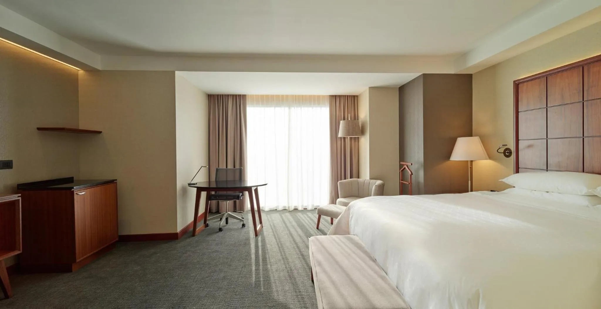 Photo of the whole room, Bed in Grand Fiesta Americana Chapultepec