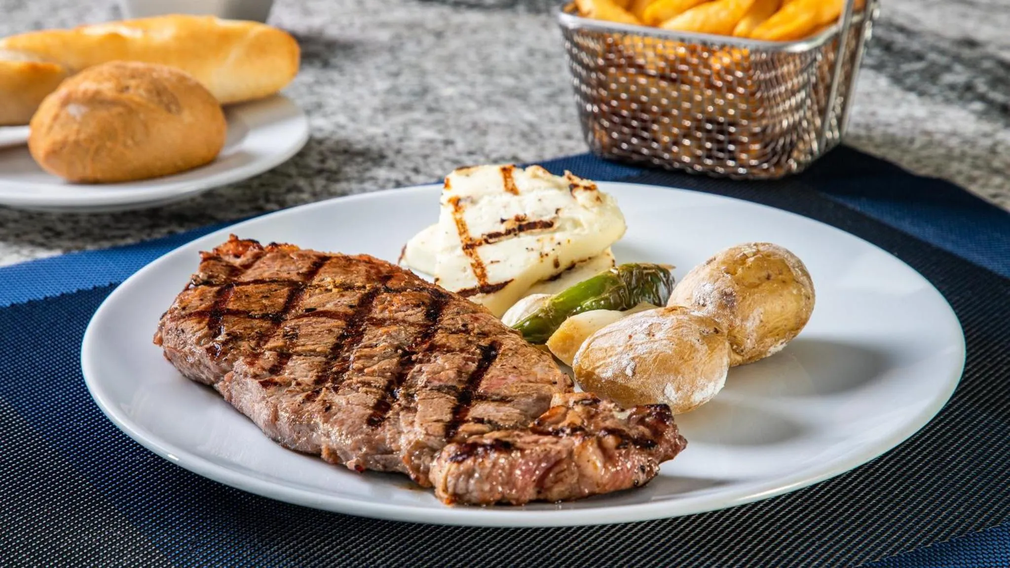 Restaurant/places to eat in Grand Fiesta Americana Chapultepec