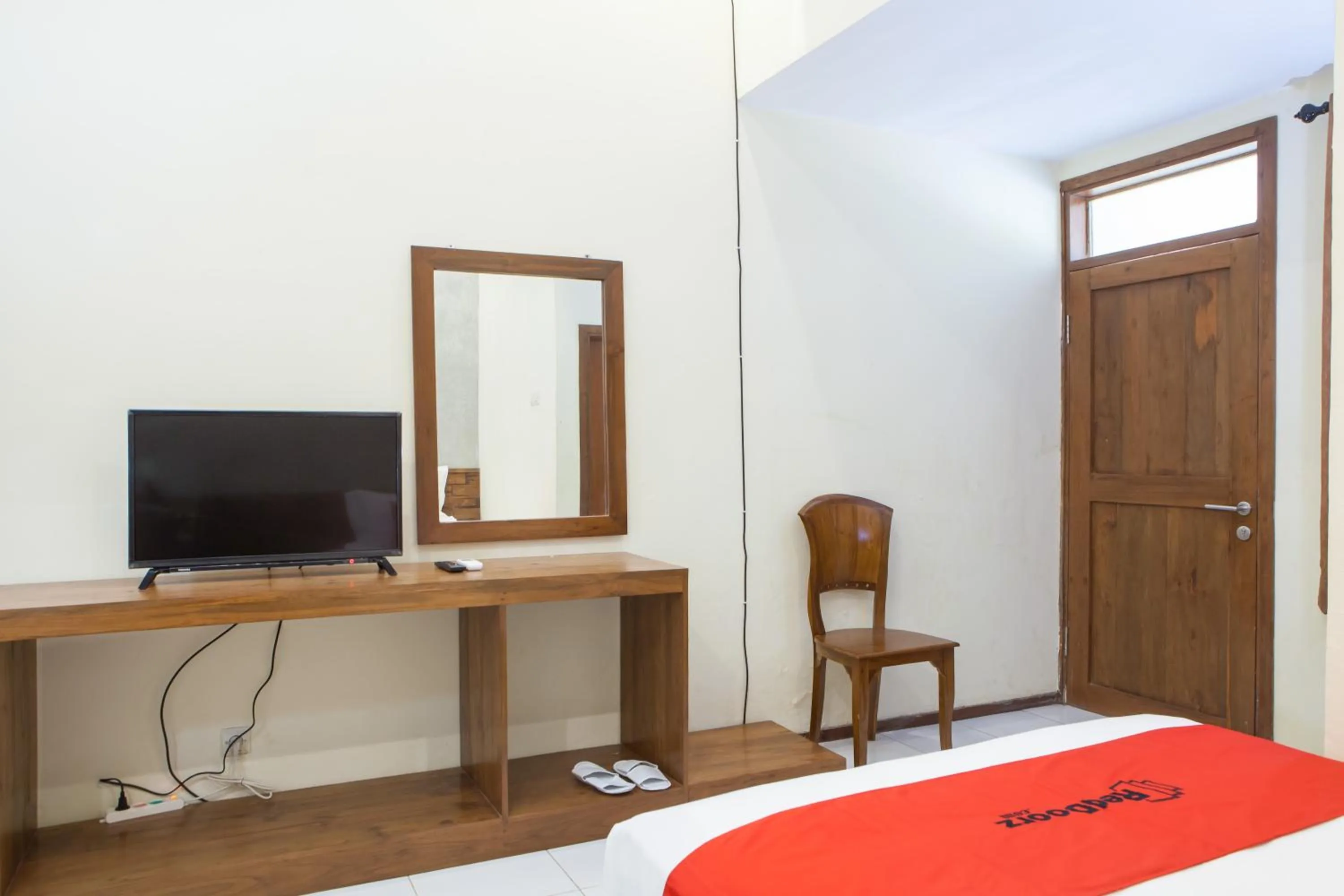 Bedroom, Bed in RedDoorz near Baluran National Park