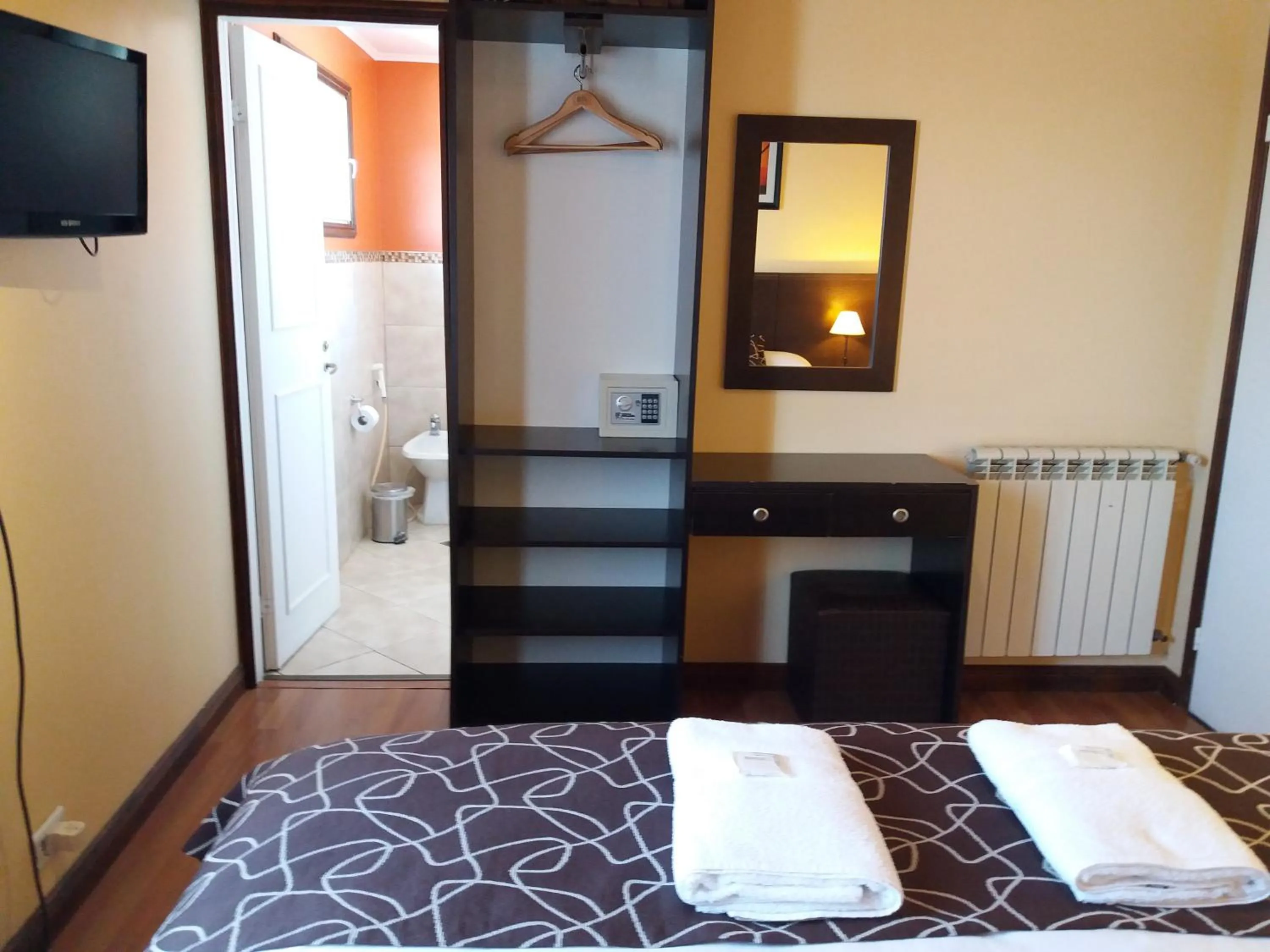Bathroom, Bed in Las Retamas B&B