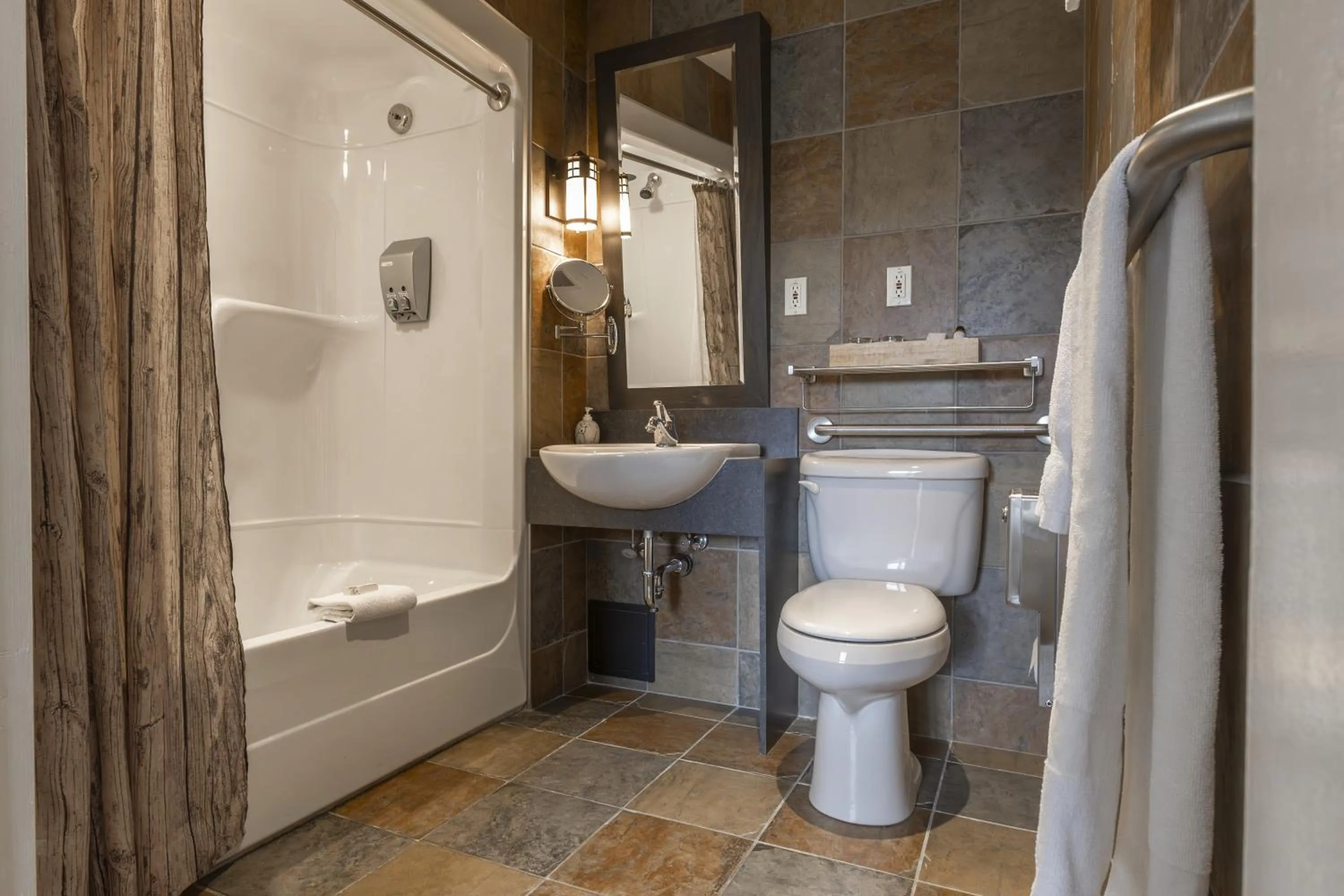 Bathroom in Auberge de Montagne des Chic-Chocs Mountain Lodge - Sepaq