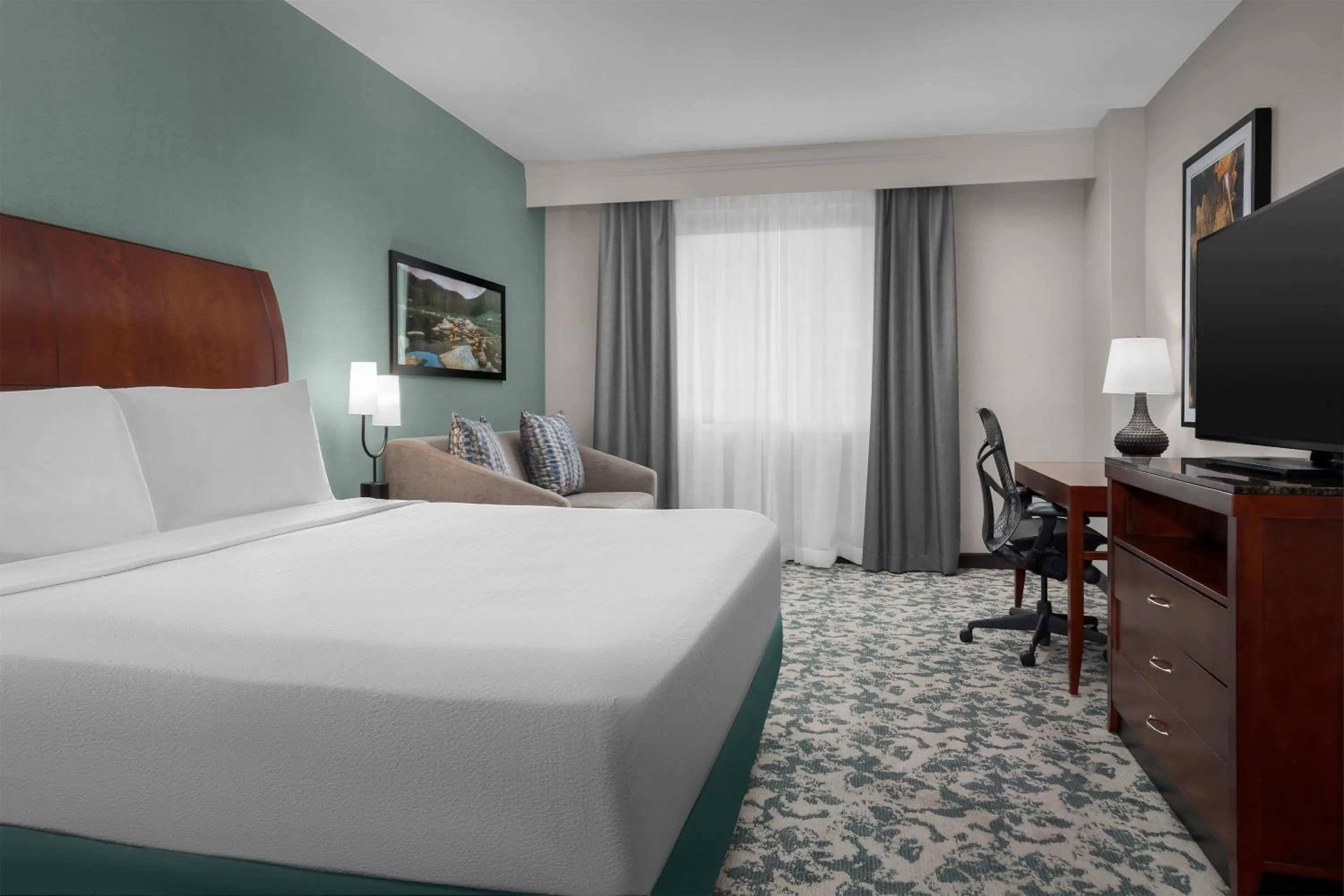 Living room, Bed in Hilton Garden Inn Denver Downtown