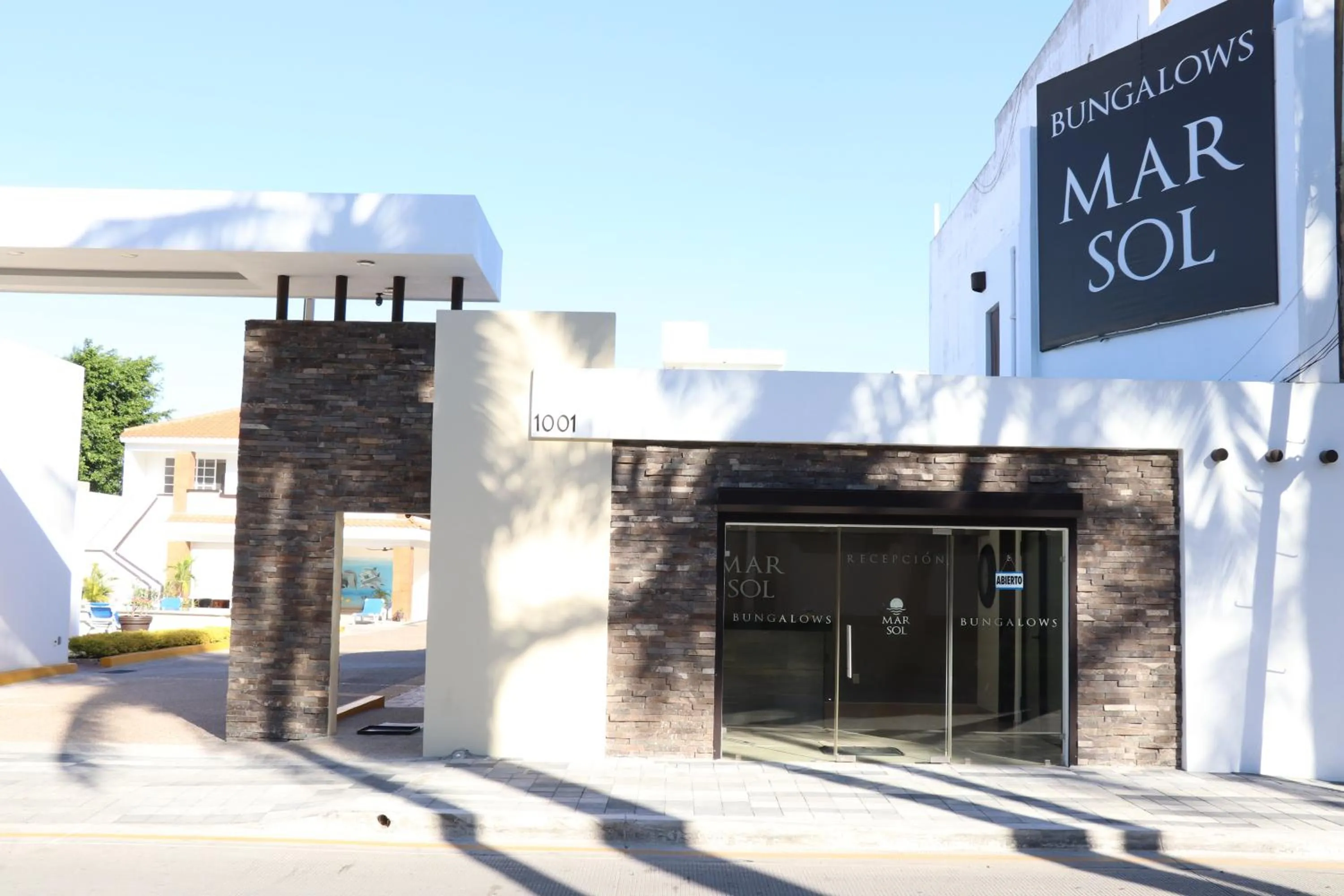 Street view in Mar Sol Bungalows & Hotel