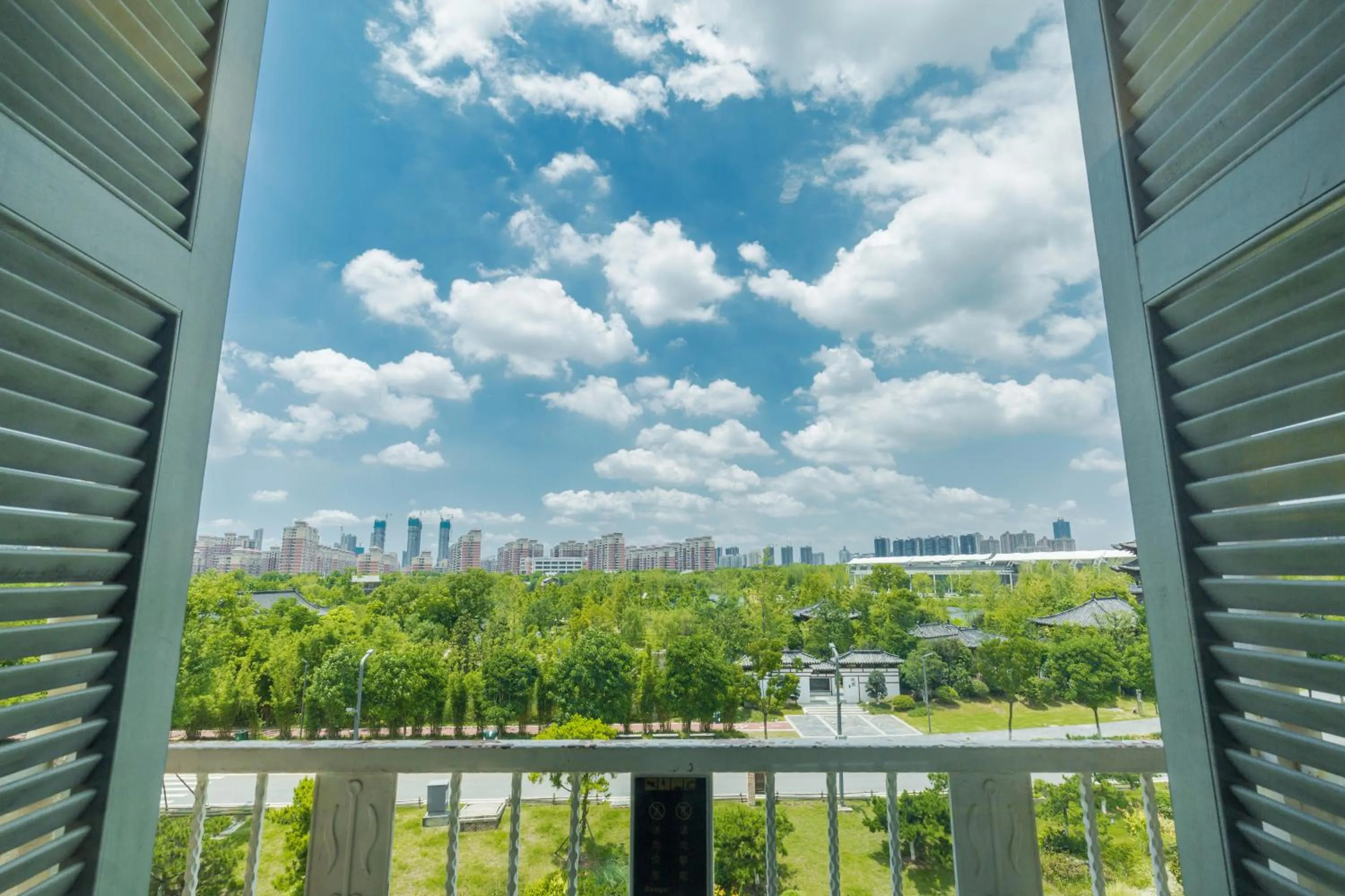 Day in SSAW Boutique Hotel Ningbo CBD - Family Friendly & Business Travel