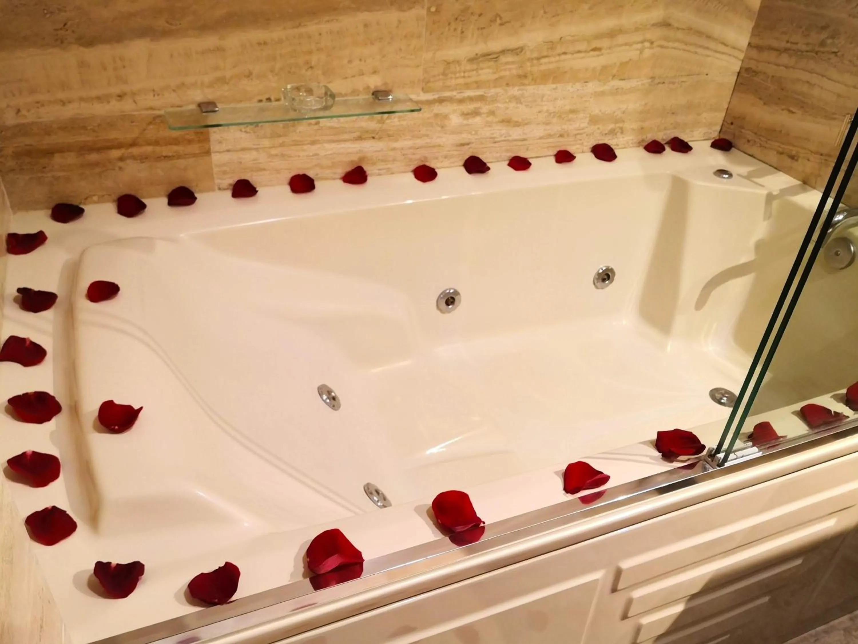 Hot Tub in Hotel Las Lomas