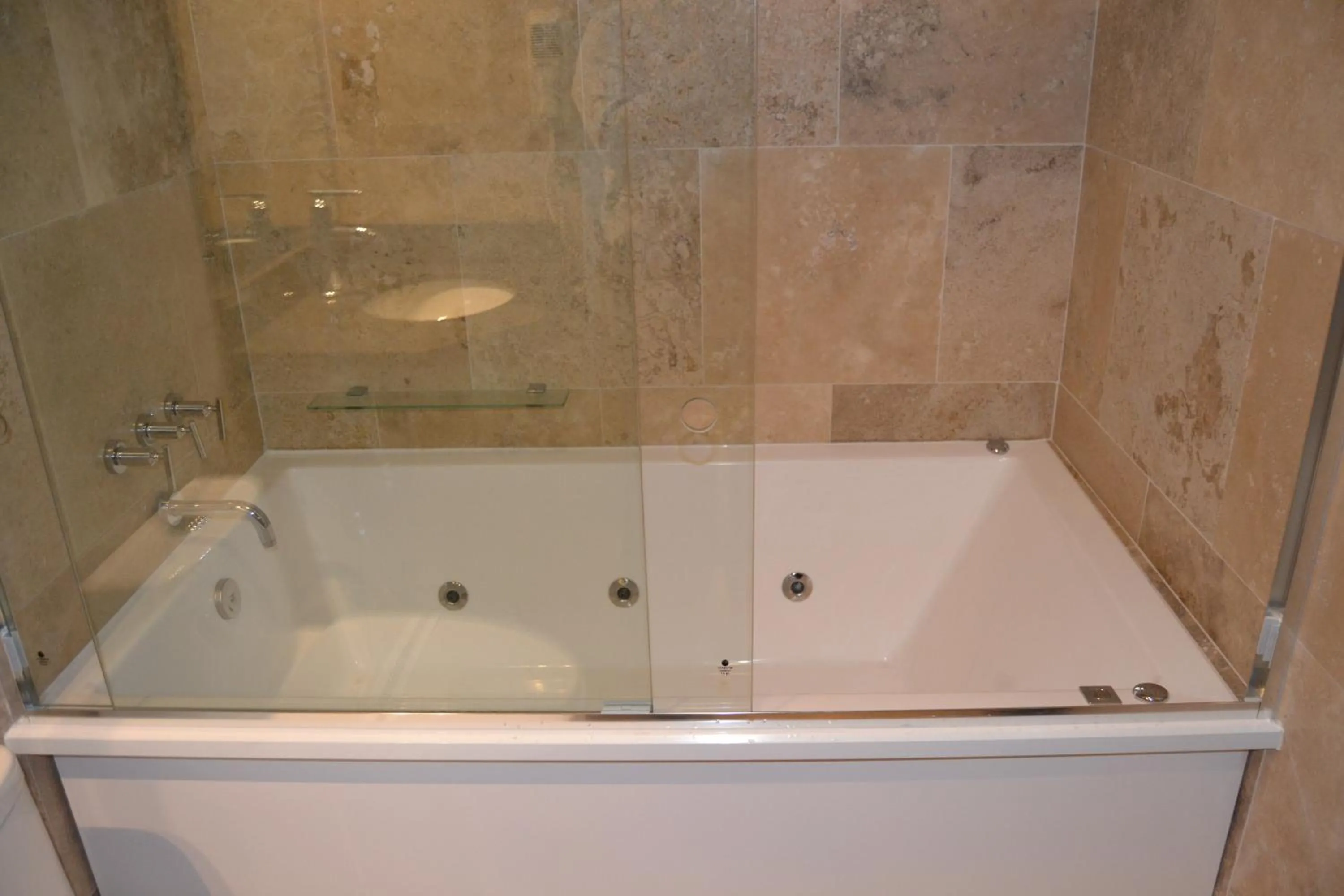 Hot Tub in Hotel Las Lomas