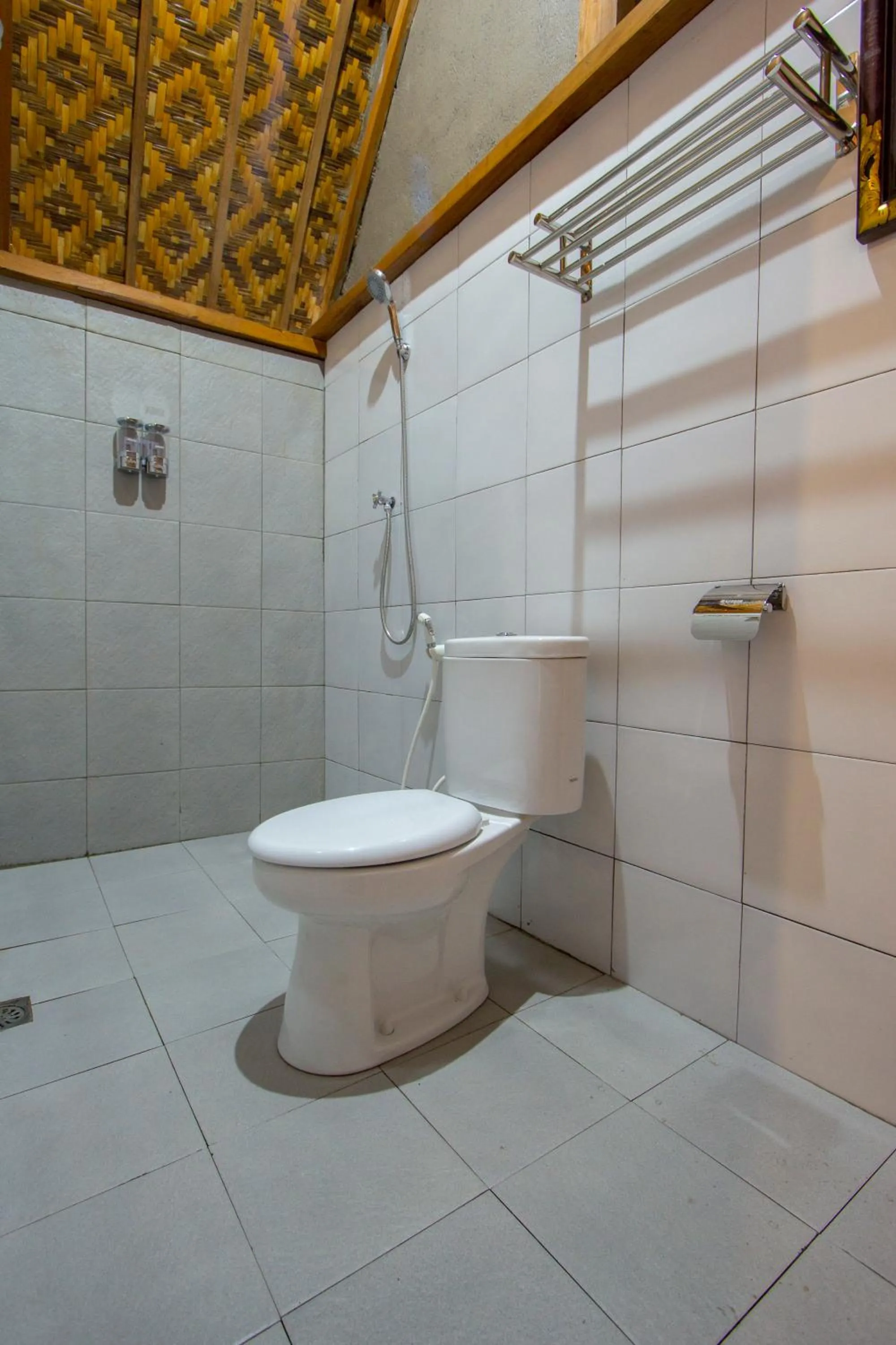 Shower in Penida Krusty Hill by ecommerceloka