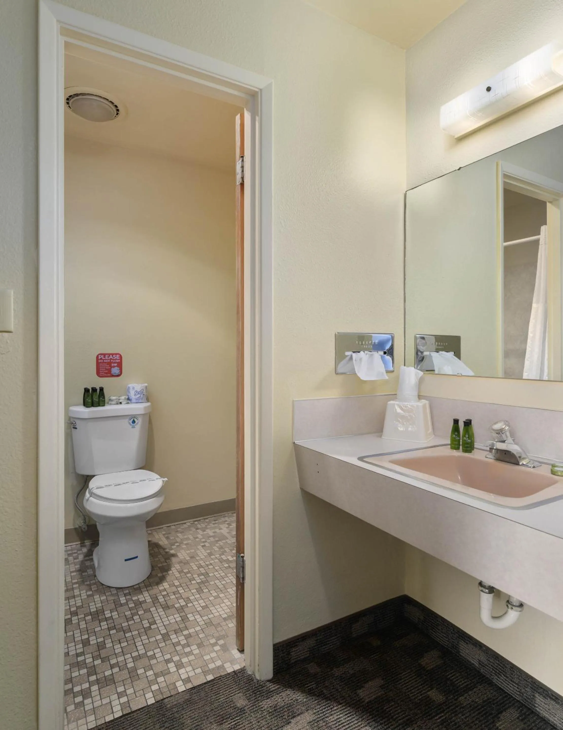 Bathroom in Cocusa Motel