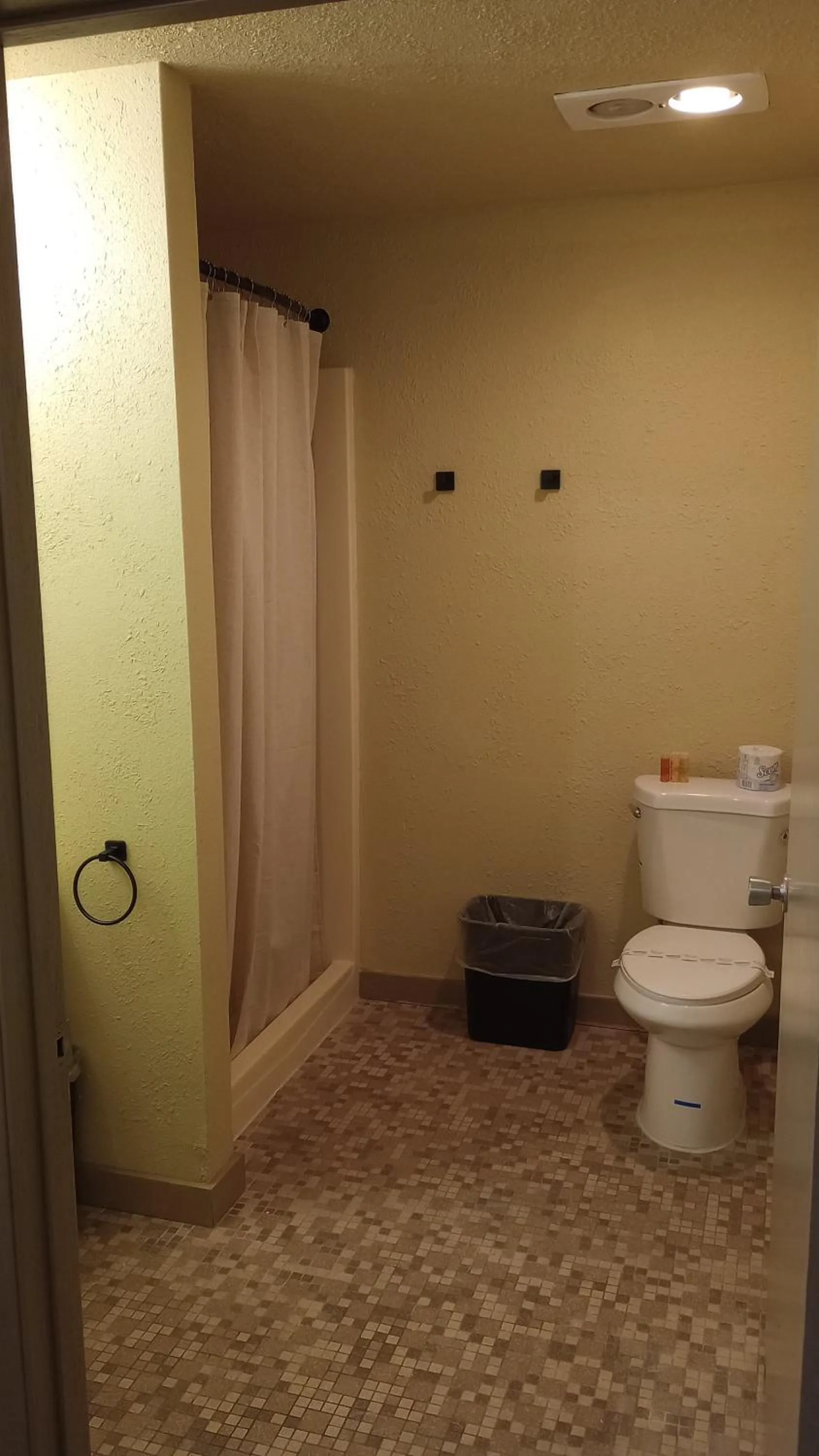 Shower in Cocusa Motel