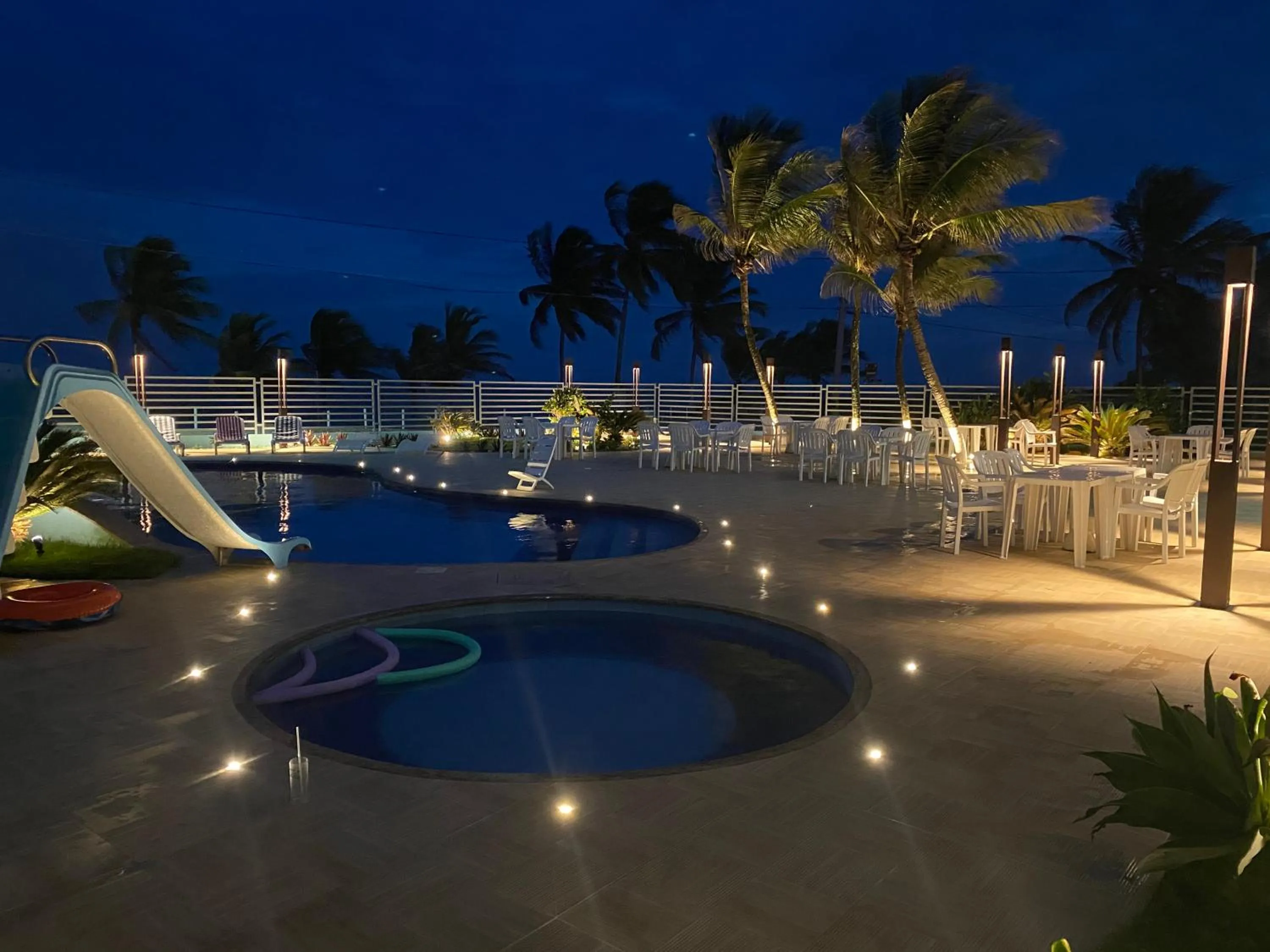 Night in Hotel Paraiso Tropical