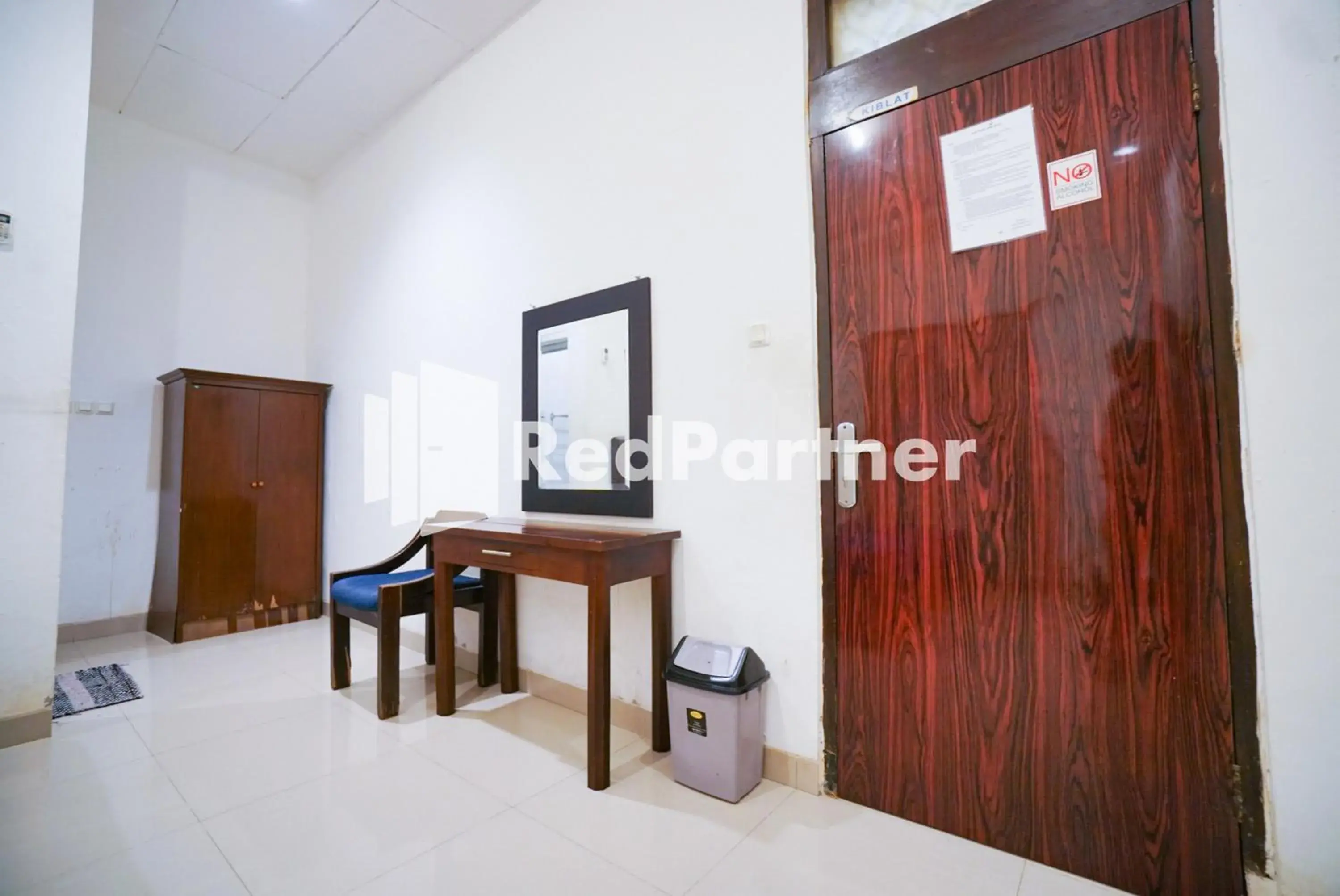 Bedroom in Hotel Borobudur Kemayoran Syariah Mitra RedDoorz Bedroom in Hotel Borobudur Kemayoran Syariah Mitra RedDoorz