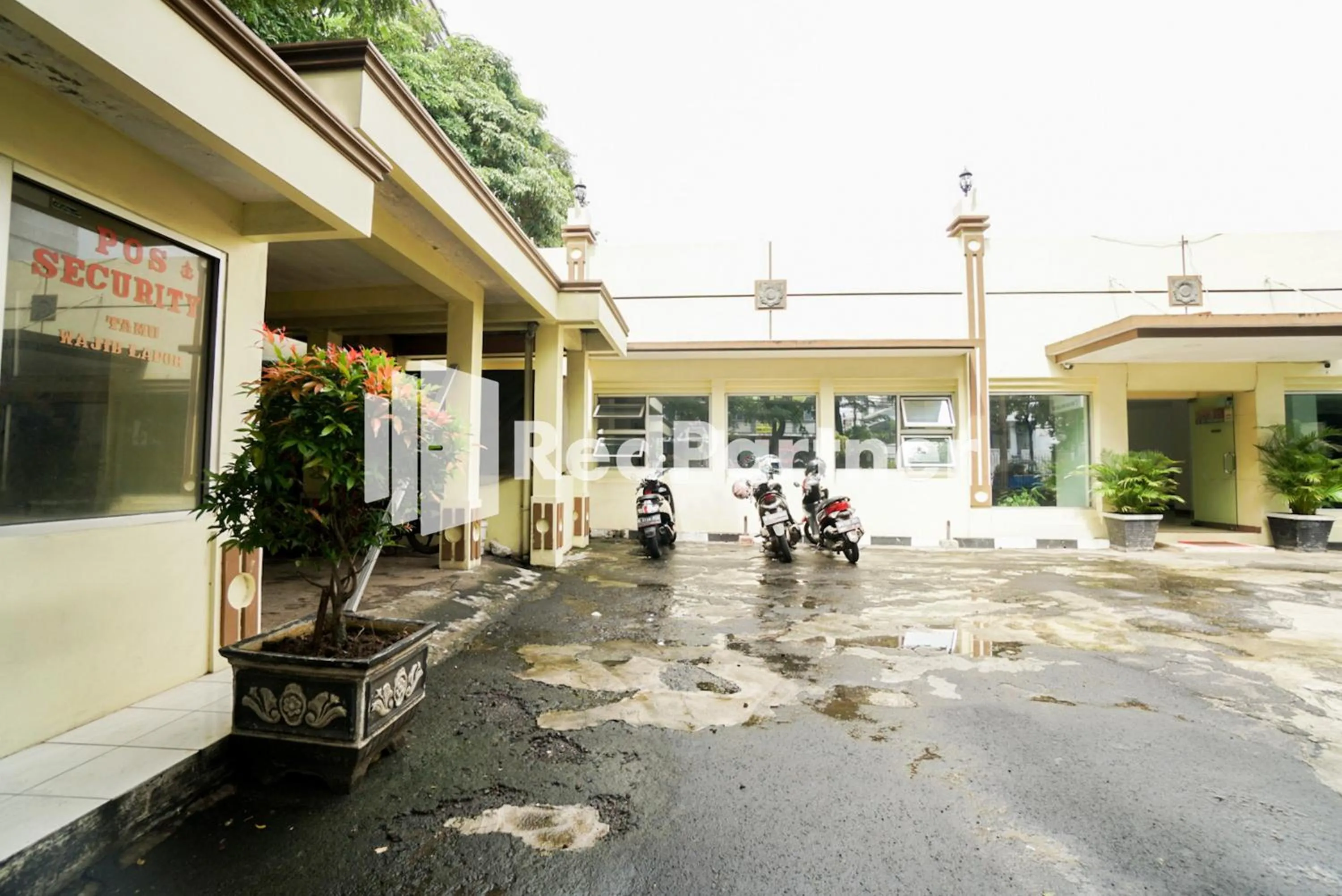 Property building in Hotel Borobudur Kemayoran Syariah Mitra RedDoorz