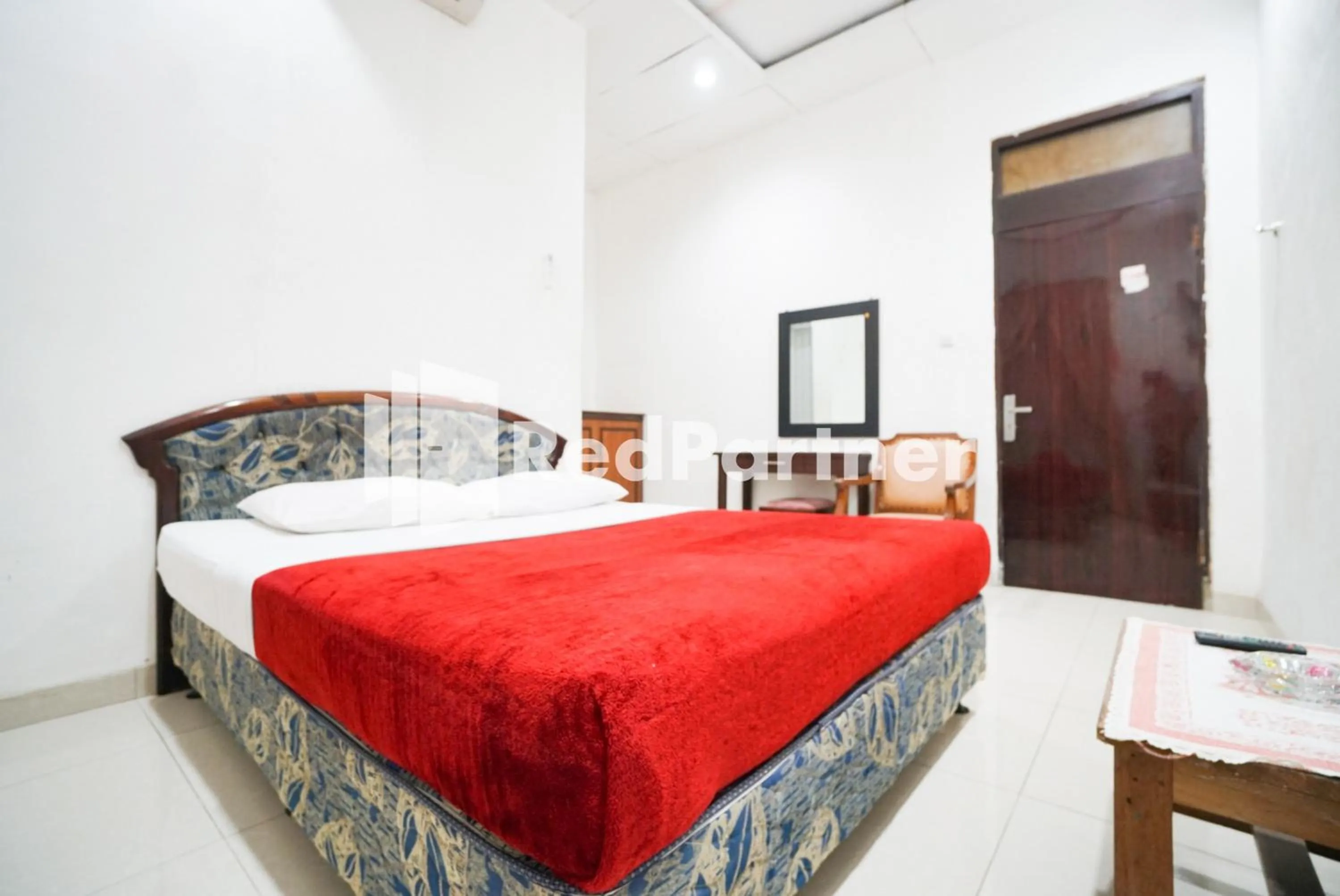 Bed in Hotel Borobudur Kemayoran Syariah Mitra RedDoorz