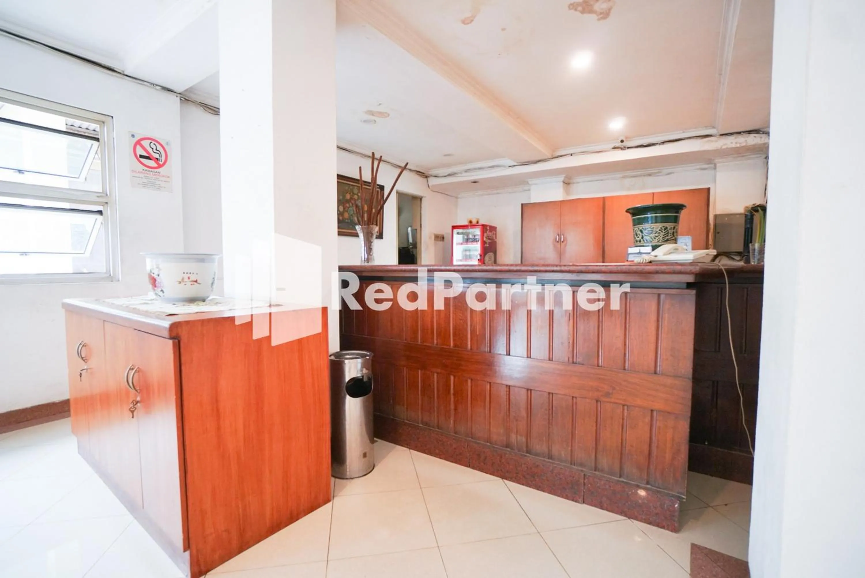 Lobby or reception in Hotel Borobudur Kemayoran Syariah Mitra RedDoorz