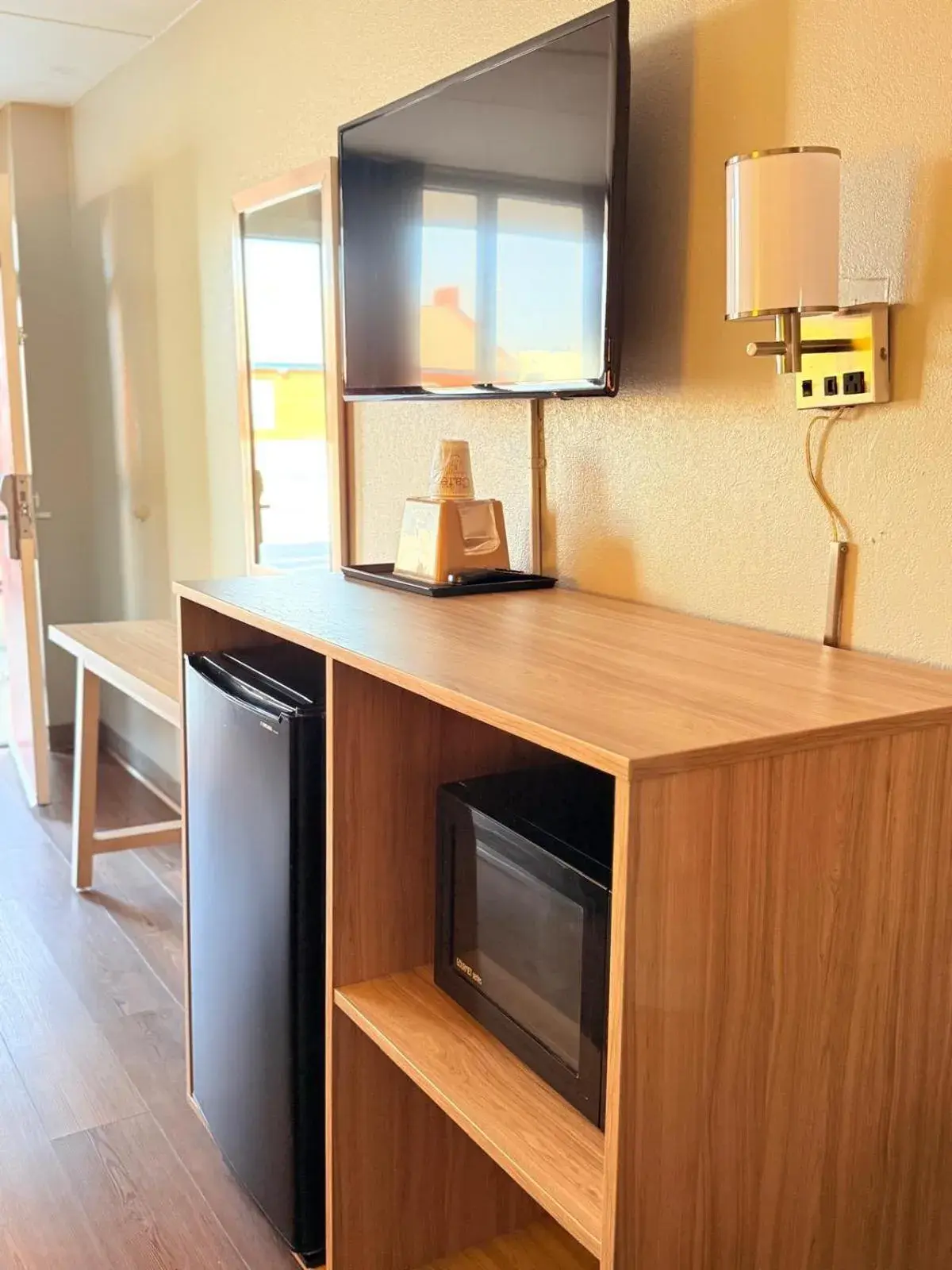 King Room with Bath Tub - Mobility Accessible/Non-Smoking in Super 8 by Wyndham Manassas King Room with Bath Tub - Mobility Accessible/Non-Smoking in Super 8 by Wyndham Manassas