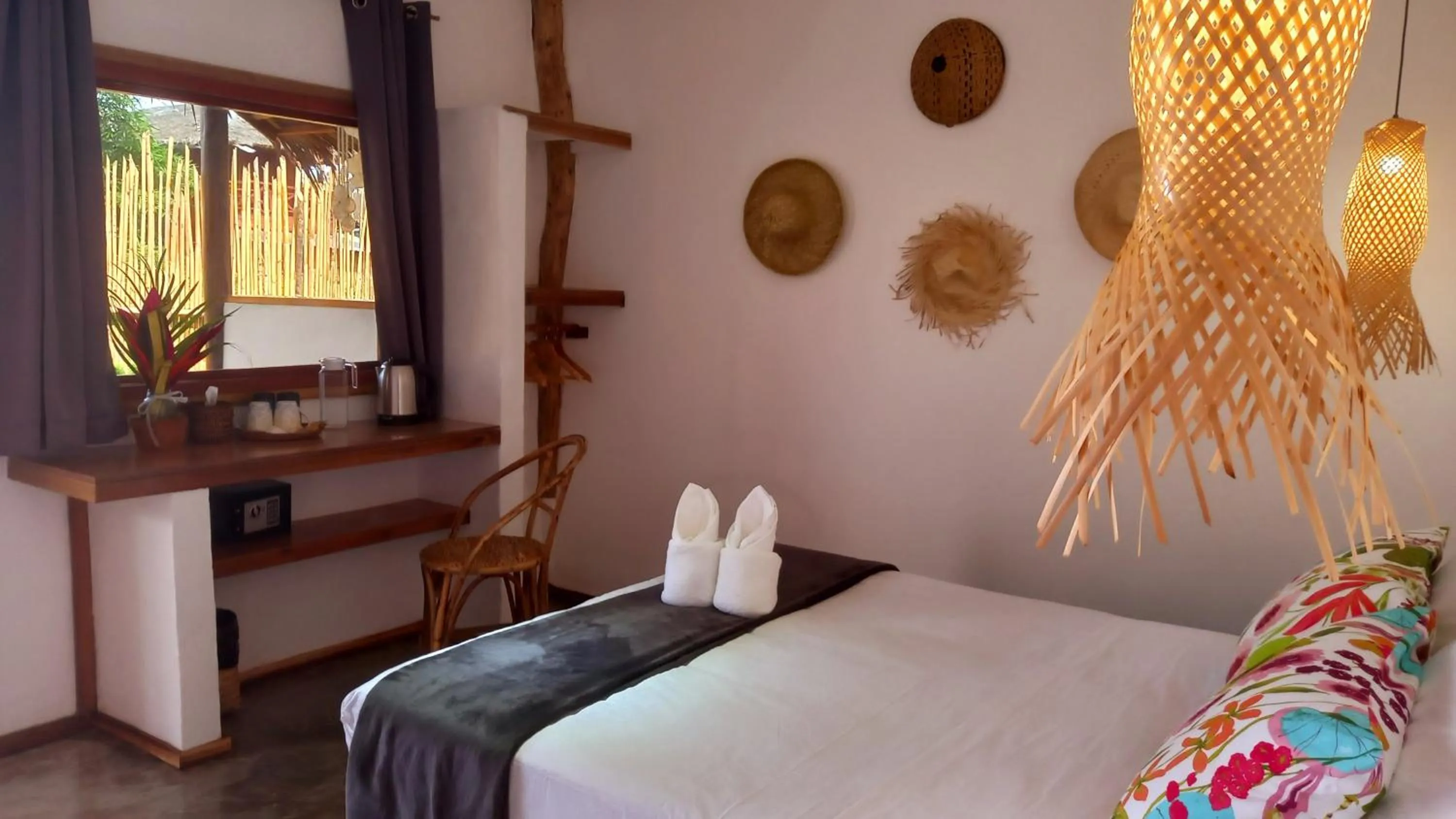 Bedroom, Bed in Valerie Lodge