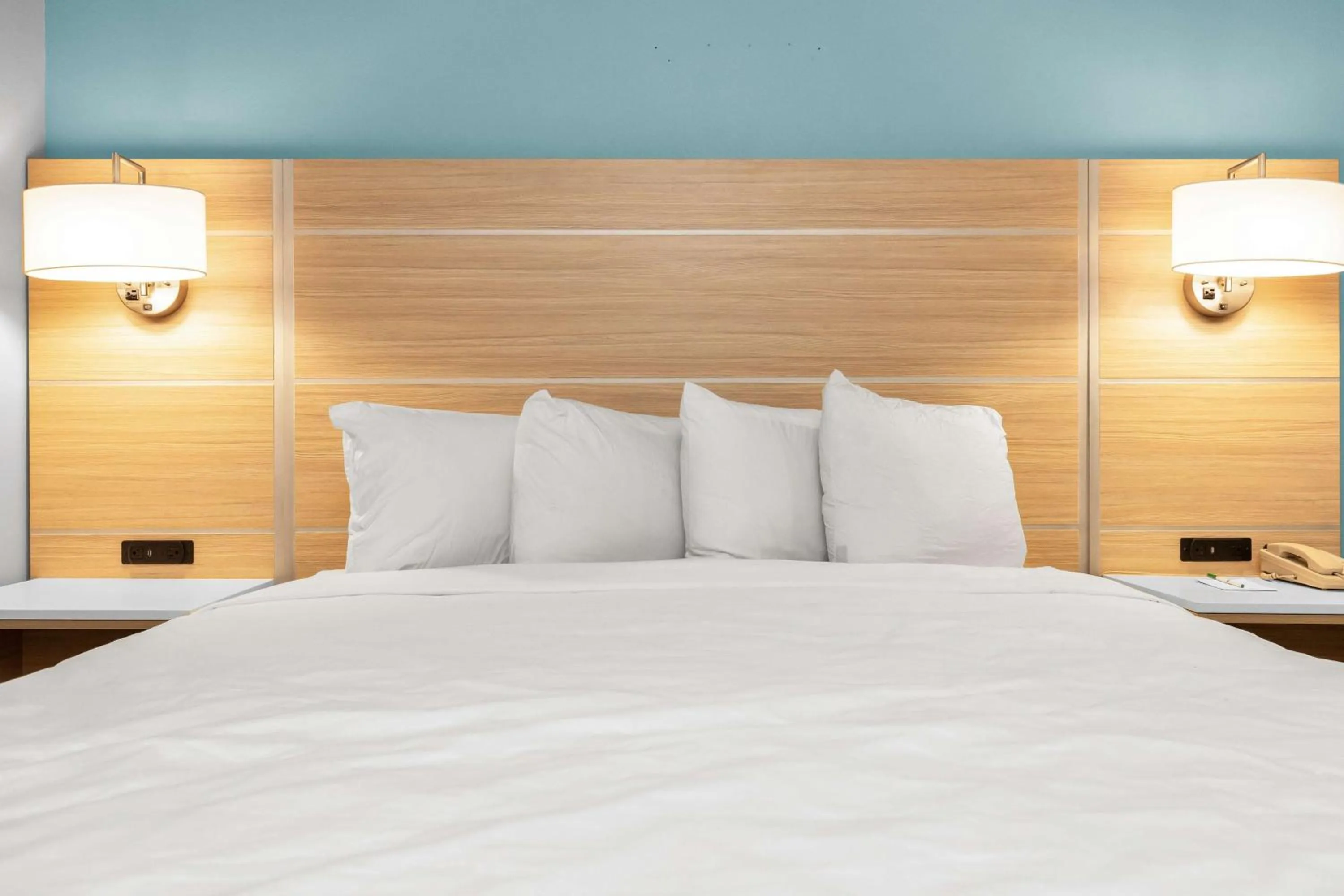 Bedroom, Bed in SureStay by Best Western San Francisco Marina District