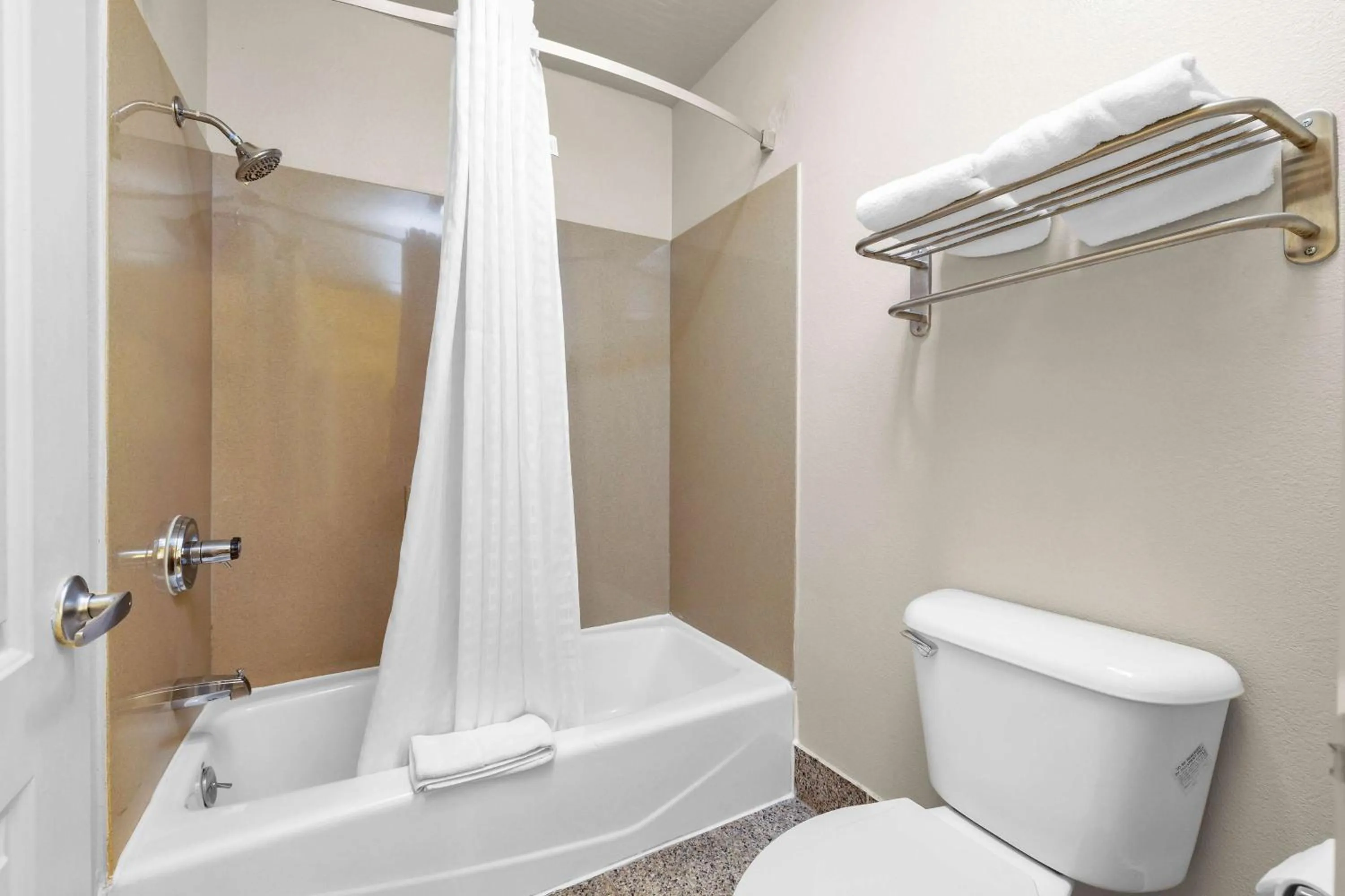 Bathroom in SureStay by Best Western San Francisco Marina District