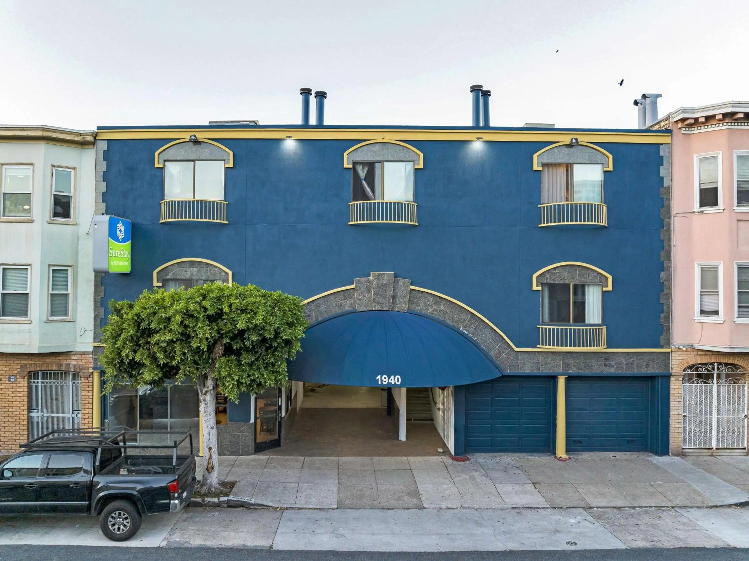 Property building in SureStay by Best Western San Francisco Marina District