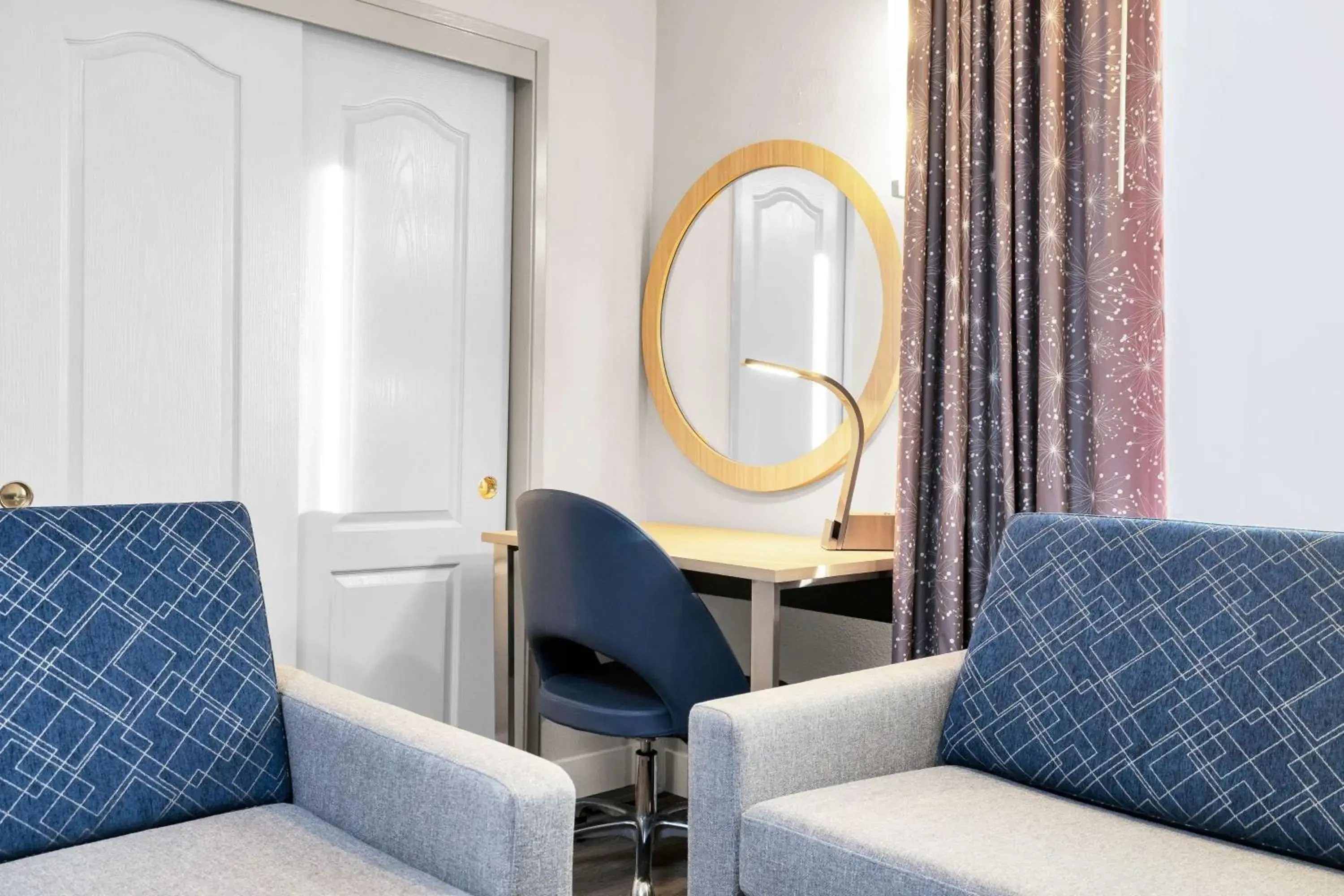 Bedroom in SureStay by Best Western San Francisco Marina District Bedroom in SureStay by Best Western San Francisco Marina District