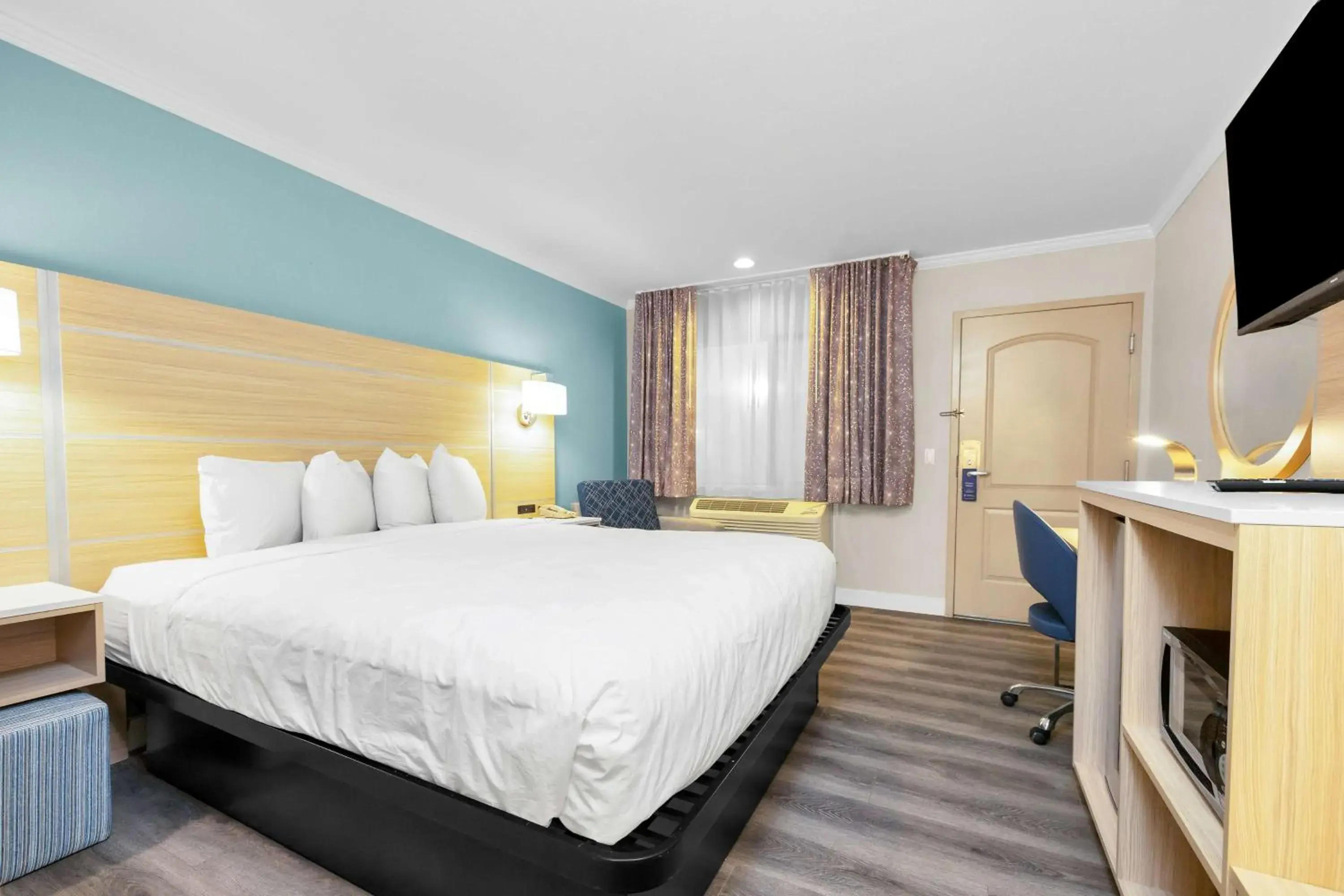 Bedroom, Bed in SureStay by Best Western San Francisco Marina District Bedroom, Bed in SureStay by Best Western San Francisco Marina District