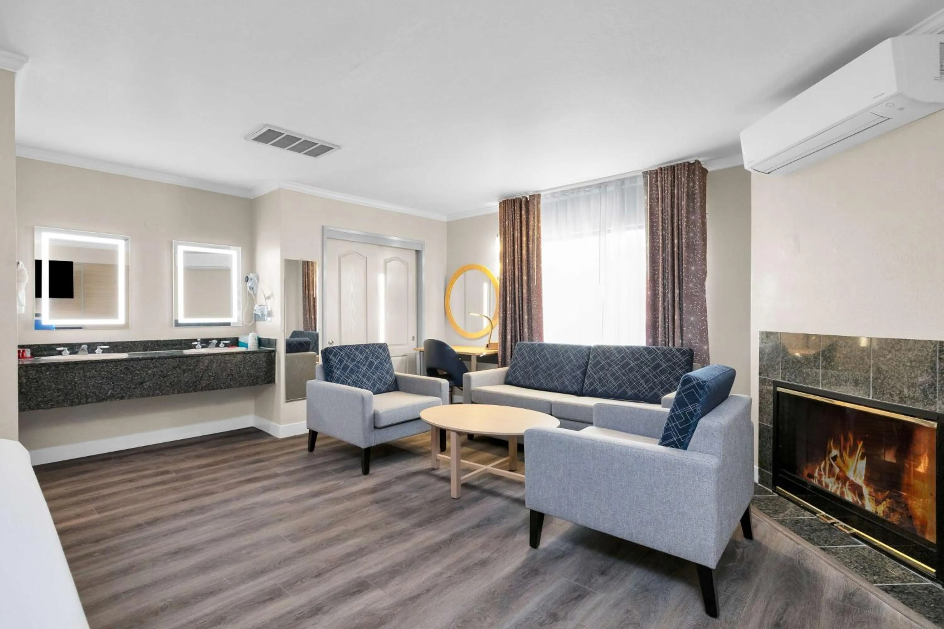 Bedroom in SureStay by Best Western San Francisco Marina District