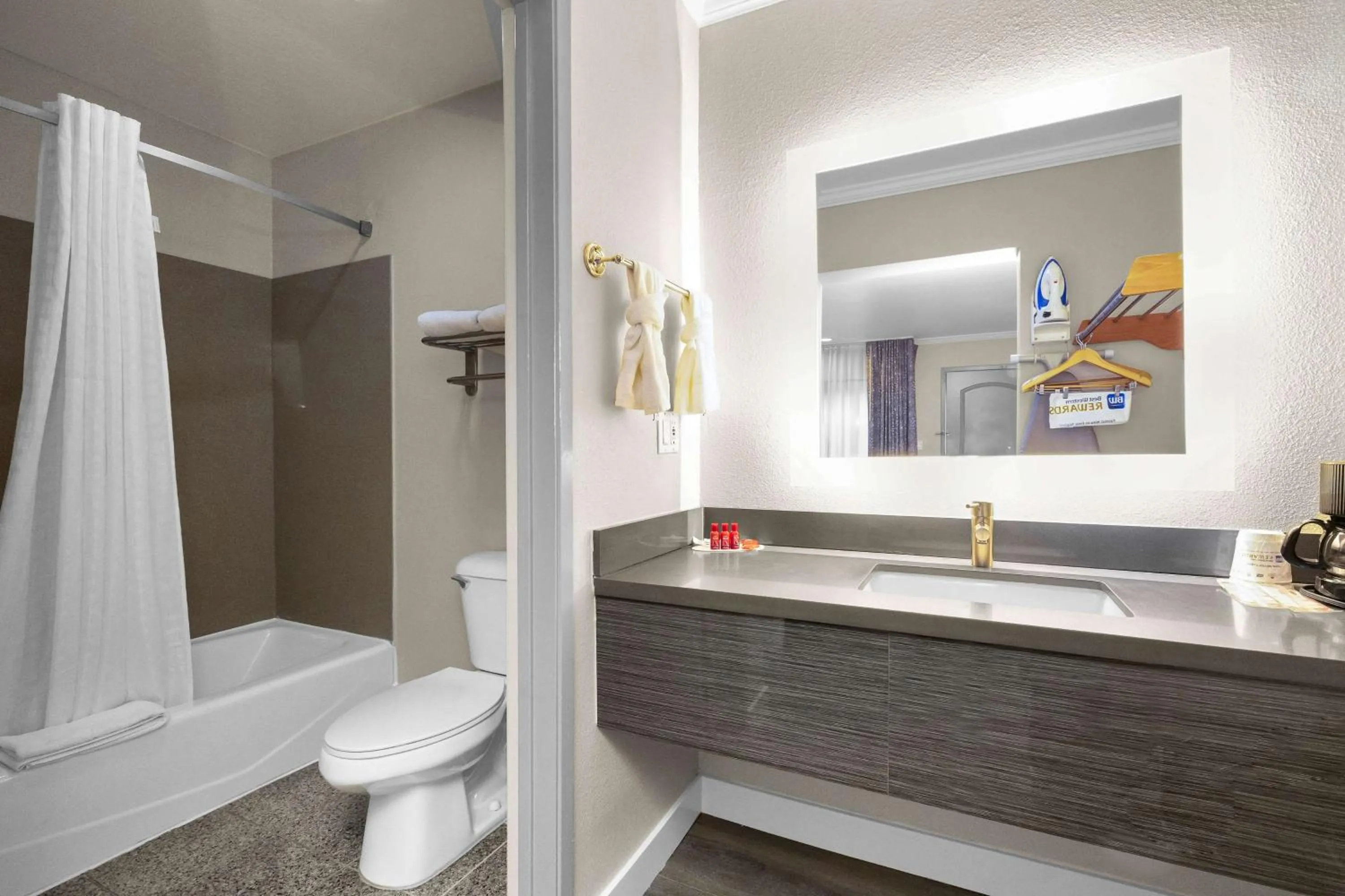 Bathroom in SureStay by Best Western San Francisco Marina District