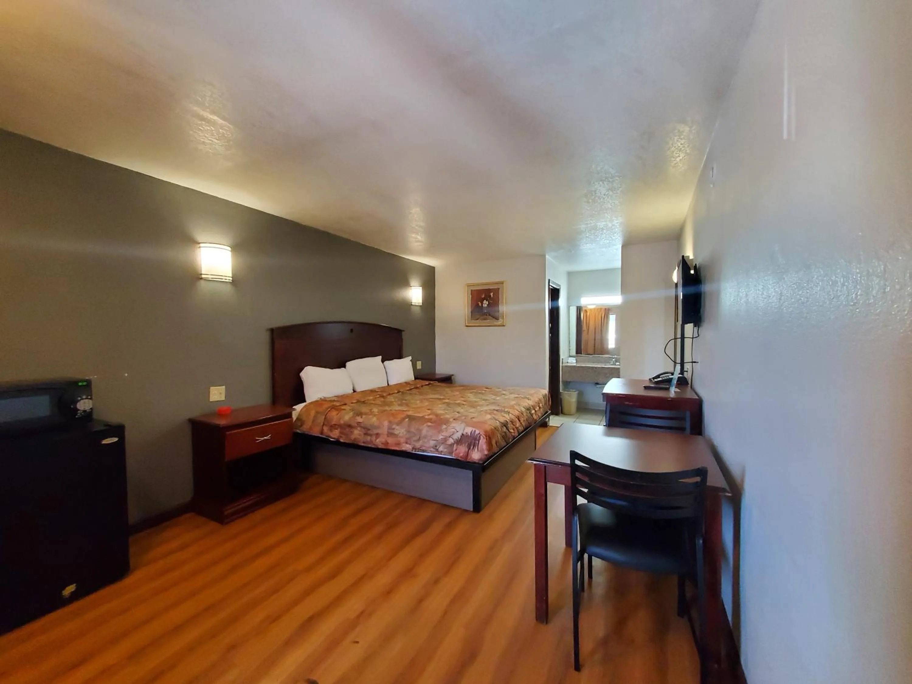 Bedroom, Bed in Welcome Inn