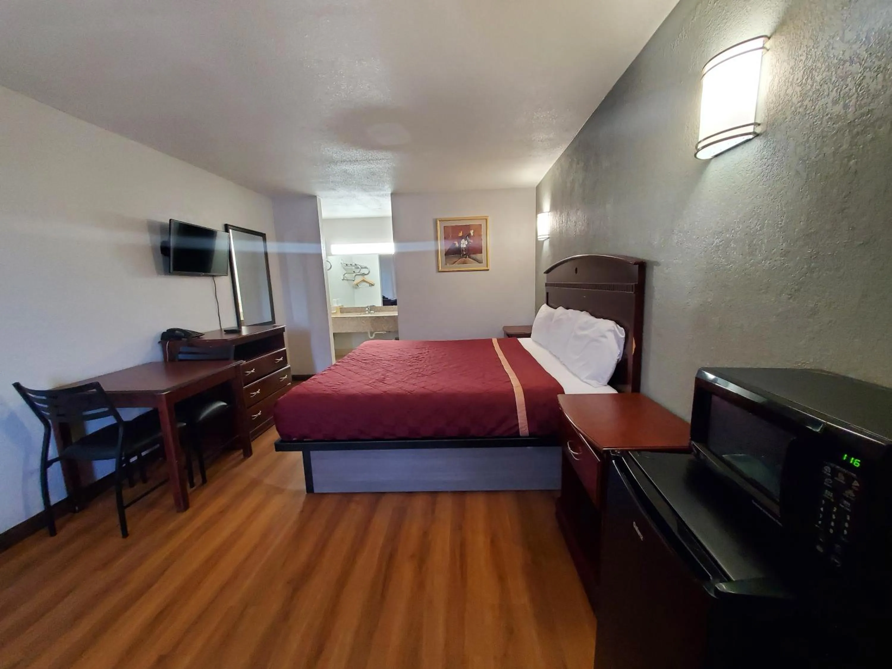 Bedroom, Bed in Welcome Inn