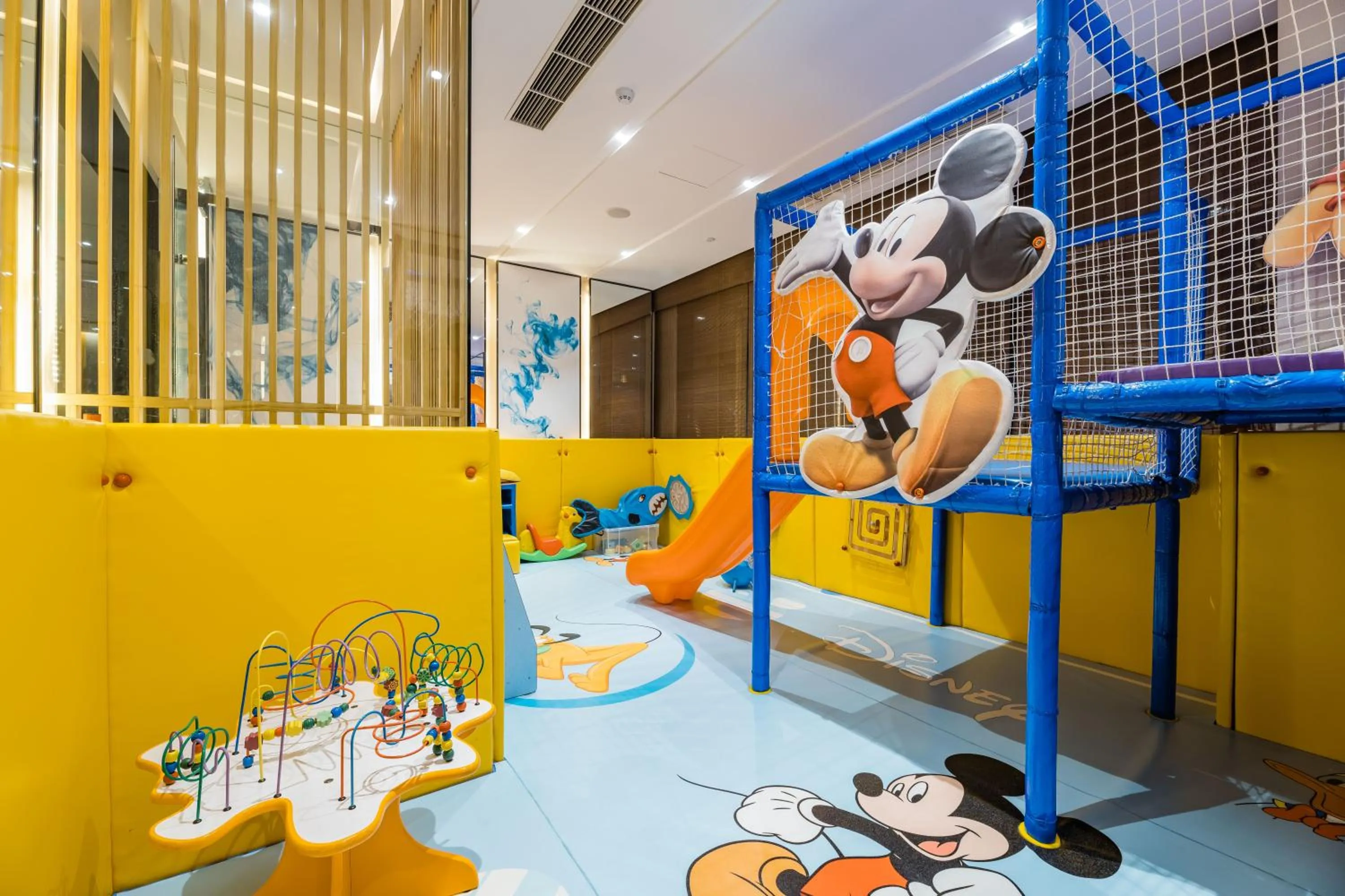 Yun He Ye Bo Hotel (Shanghai International Tourist Resort Wild Animal Park)