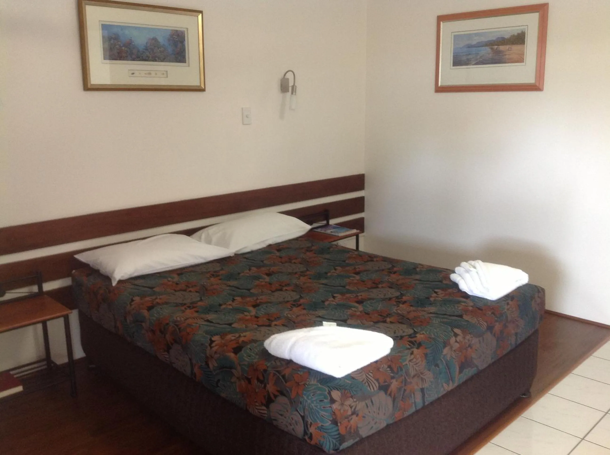 Bedroom, Bed in Demi View Motel