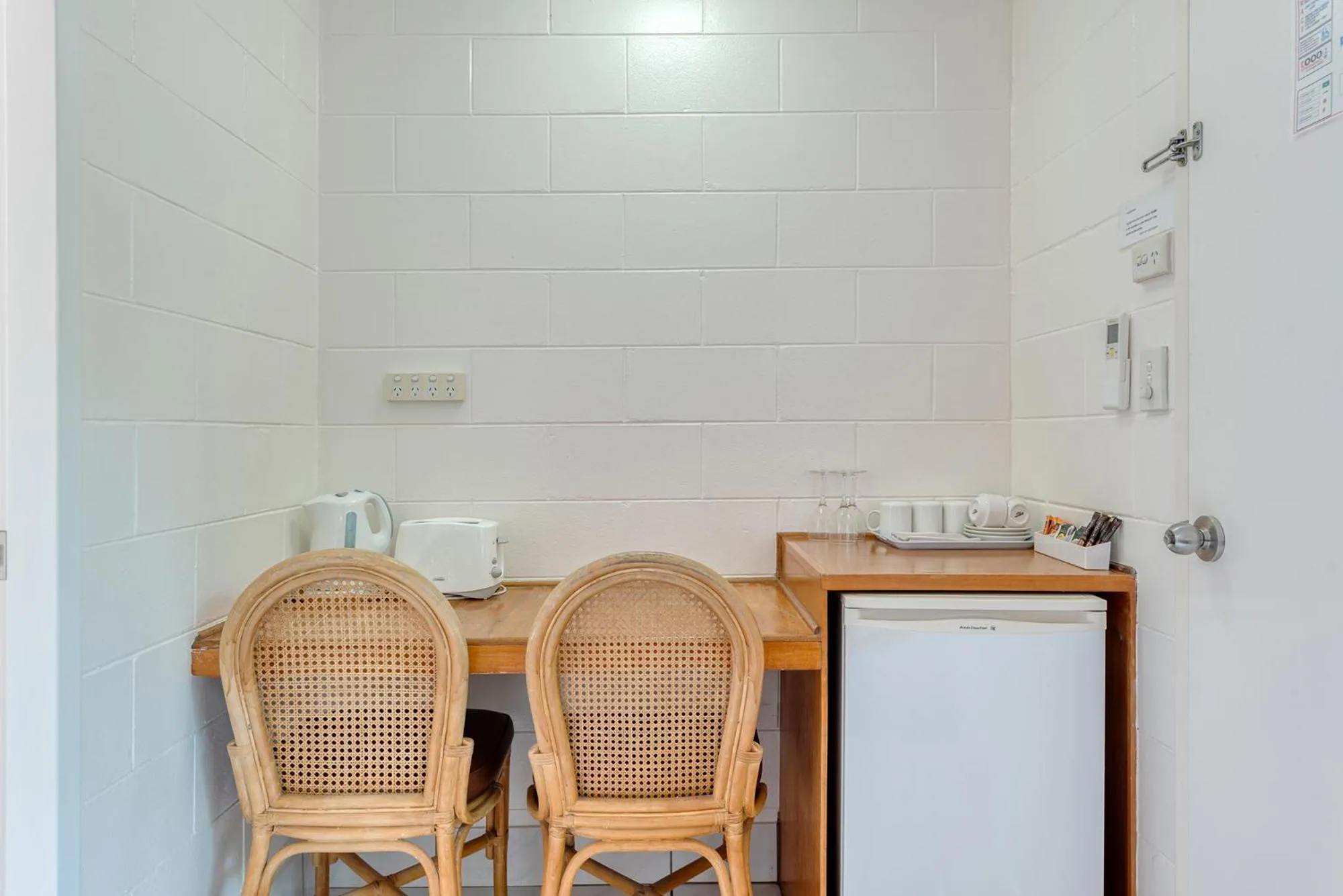 Coffee/tea facilities in Demi View Motel