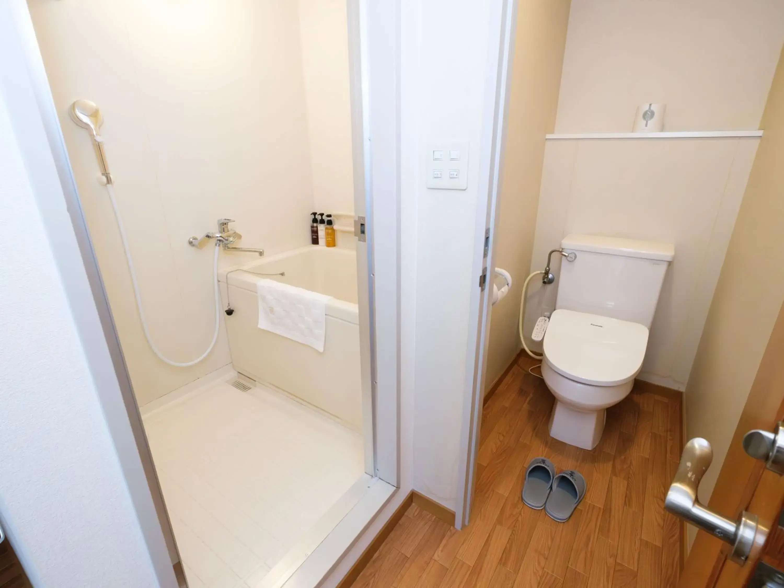 Toilet in 天然温泉 松山ニューグランドホテル Toilet in 天然温泉 松山ニューグランドホテル