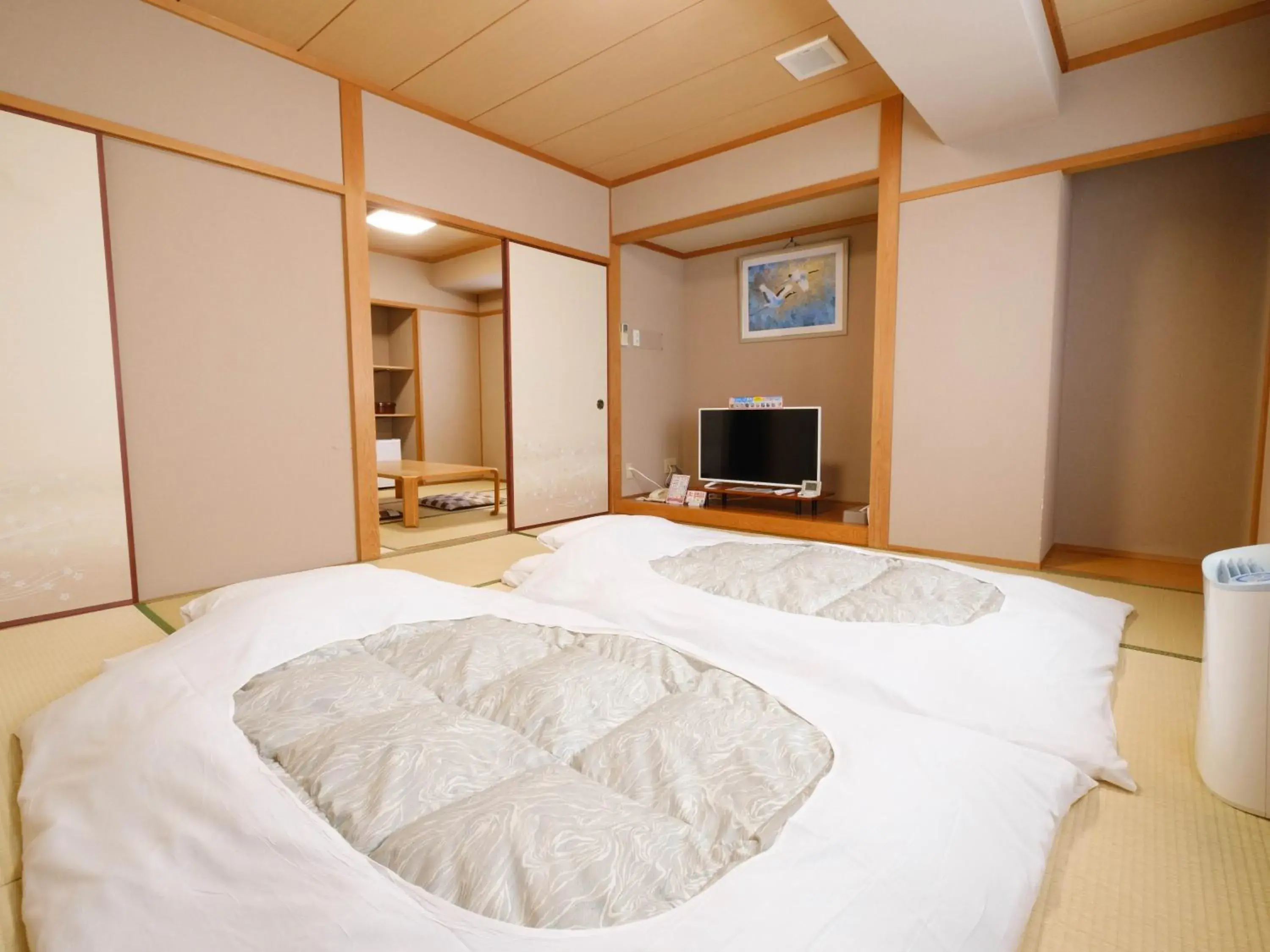 Photo of the whole room, Bed in 天然温泉 松山ニューグランドホテル Photo of the whole room, Bed in 天然温泉 松山ニューグランドホテル