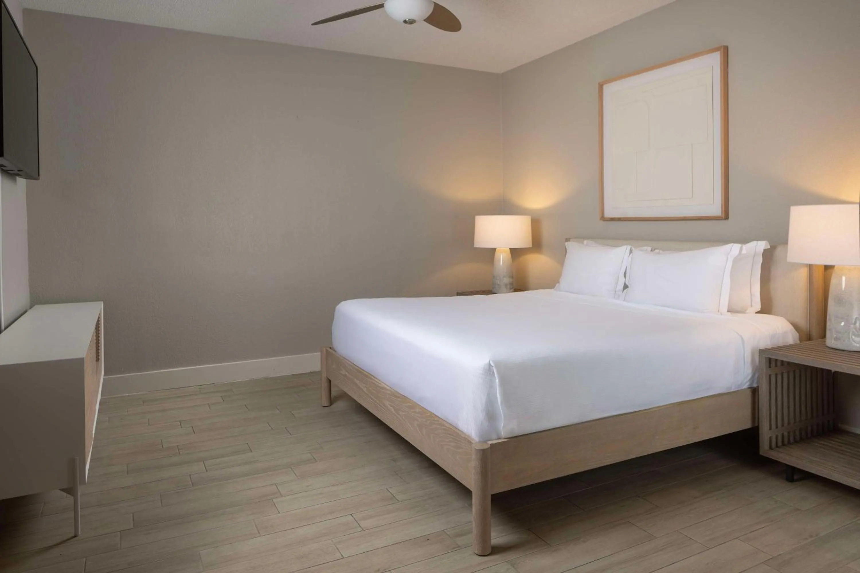 Bedroom, Bed in Hilton Daytona Beach Resort