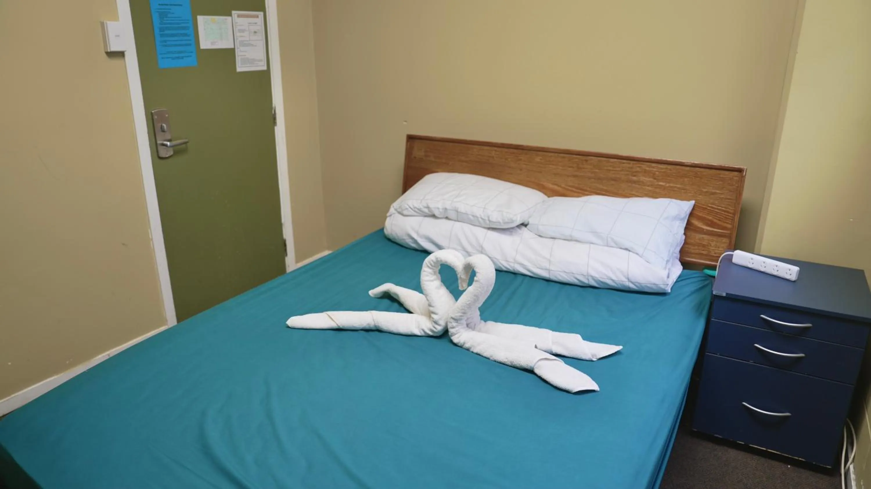 Bedroom, Bed in Silverfern Backpackers