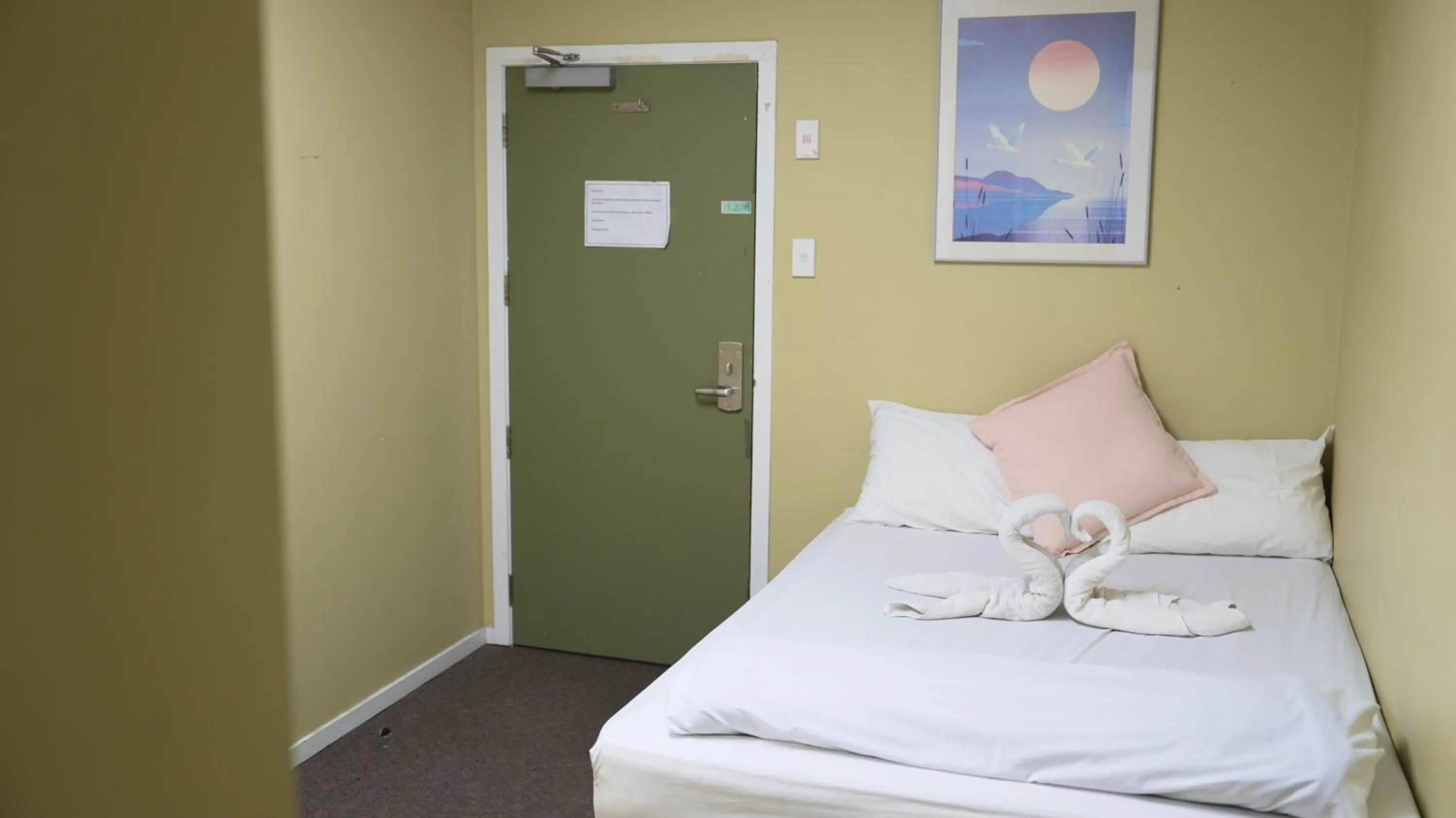 Bedroom, Bed in Silverfern Backpackers