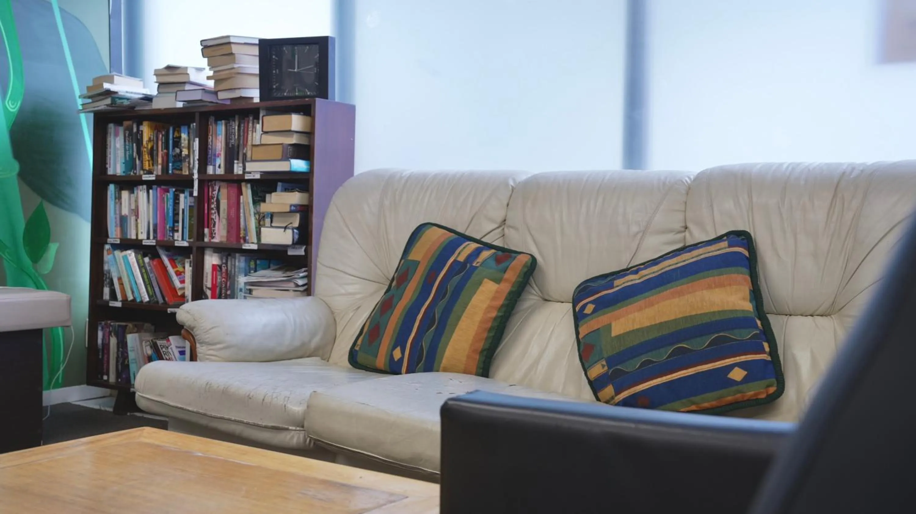 Communal lounge/ TV room in Silverfern Backpackers