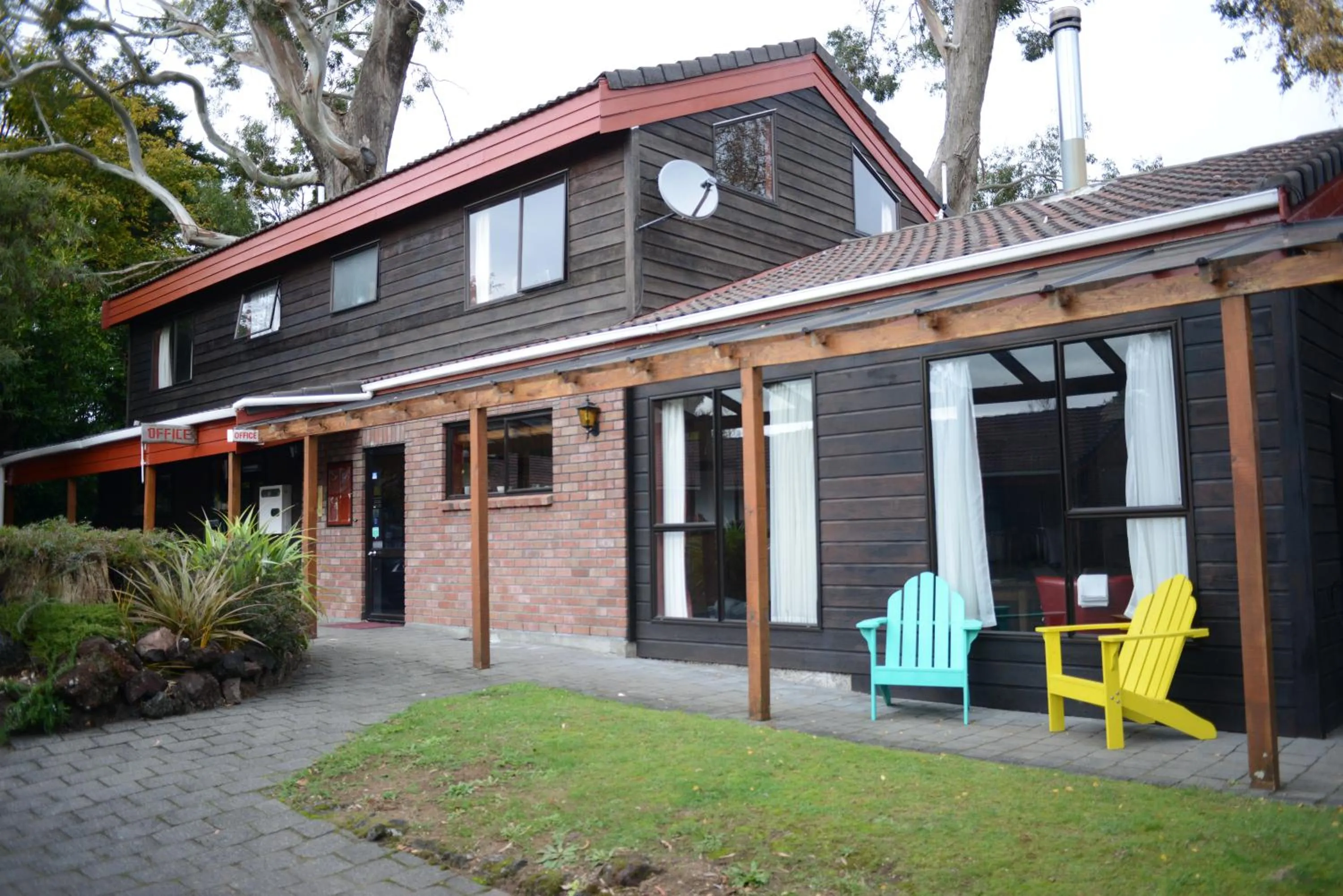 Property building in The Hobbit Motorlodge