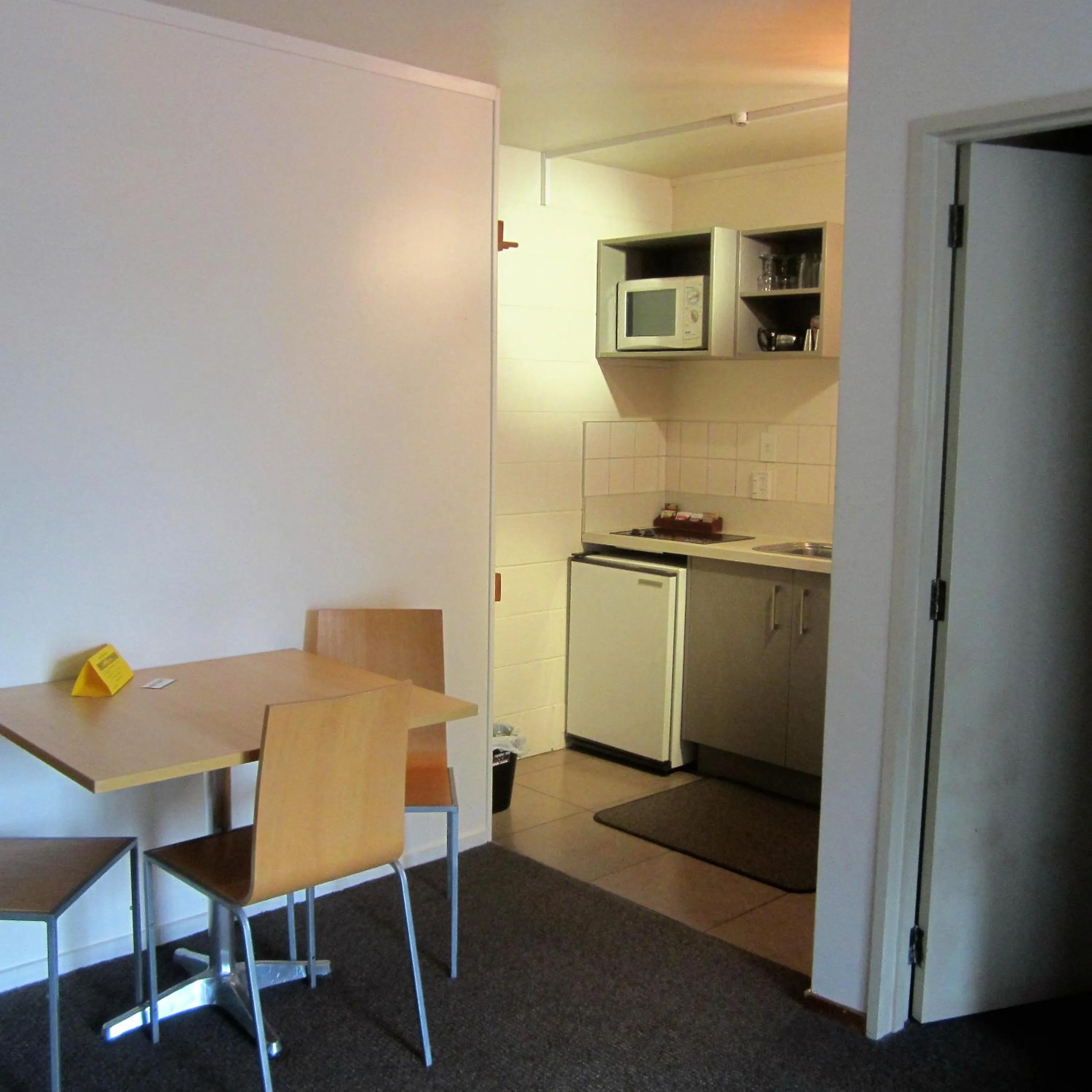 Dining area in The Hobbit Motorlodge