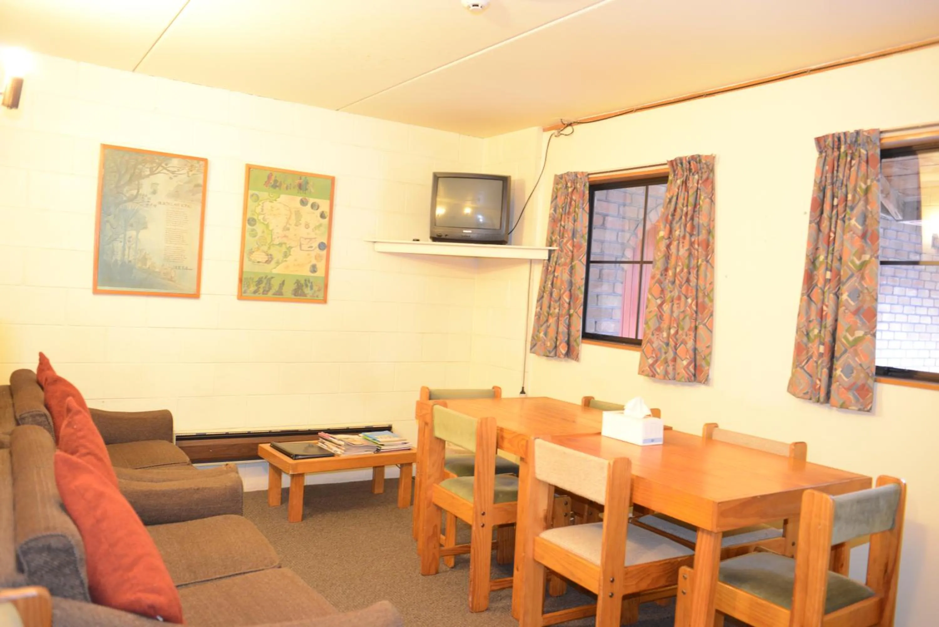 Seating area in The Hobbit Motorlodge