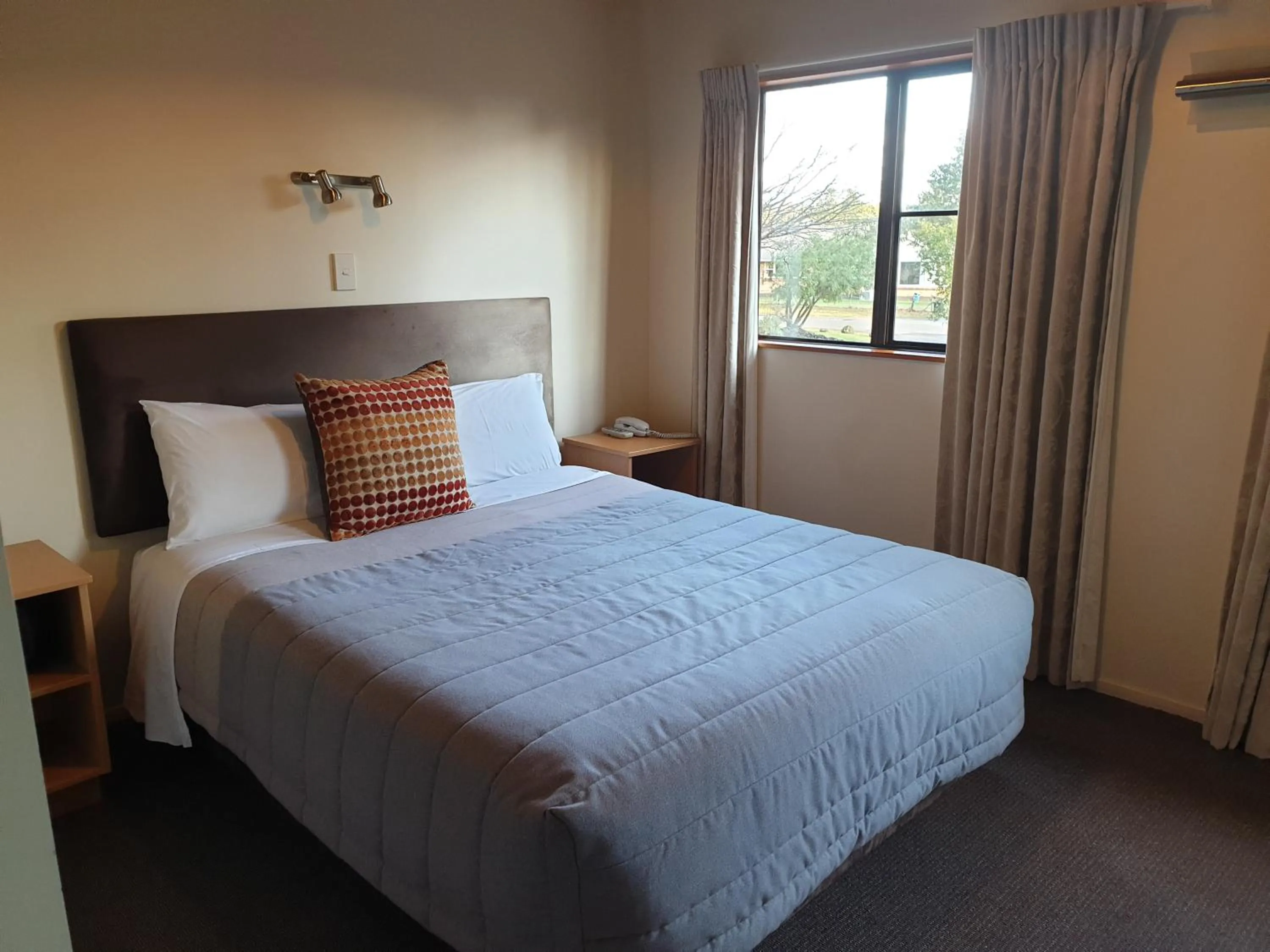 Bedroom, Bed in The Hobbit Motorlodge