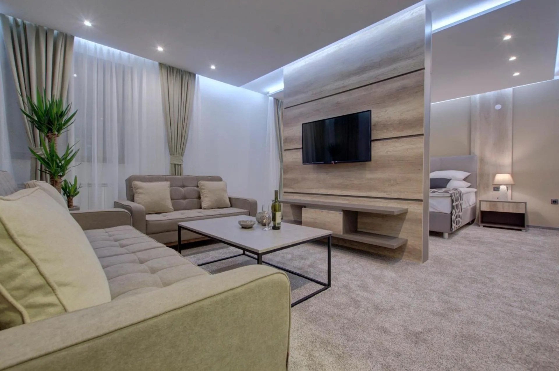 Suite with Balcony - single occupancy in Hotel Zlatna Žita
