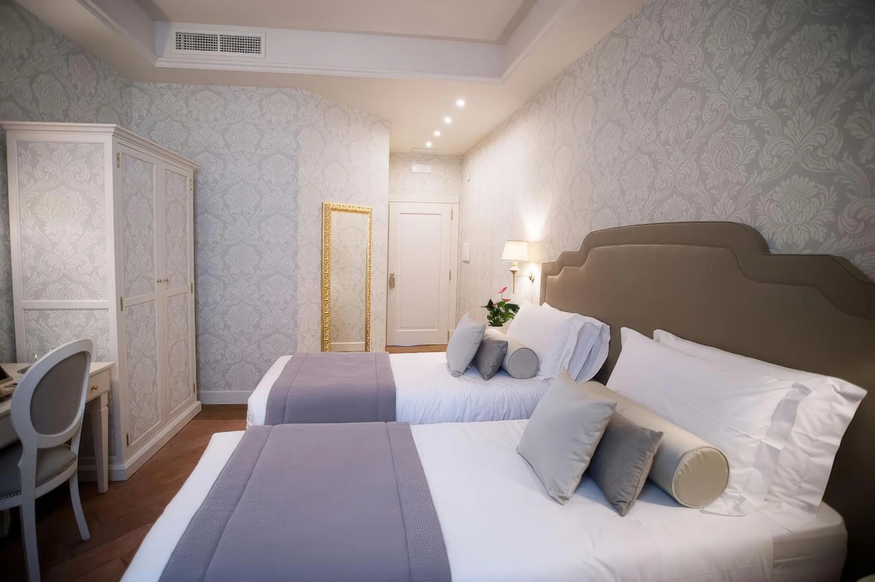 Bedroom, Bed in San Gemini Palace