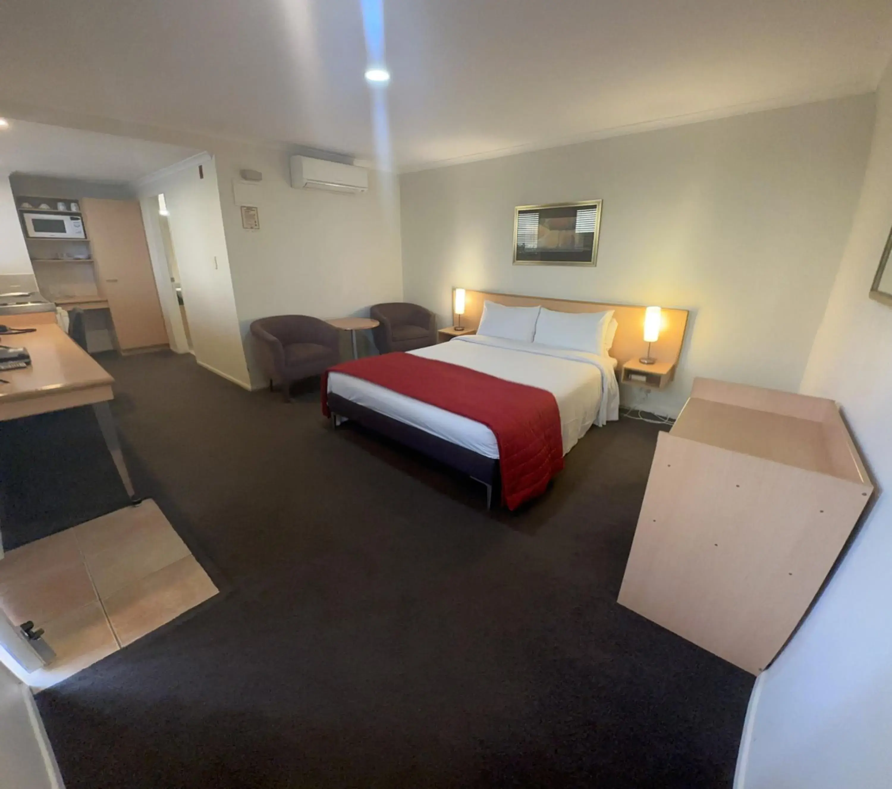 Studio with Spa Bath in Harbour City Motor Inn & Conference Studio with Spa Bath in Harbour City Motor Inn & Conference